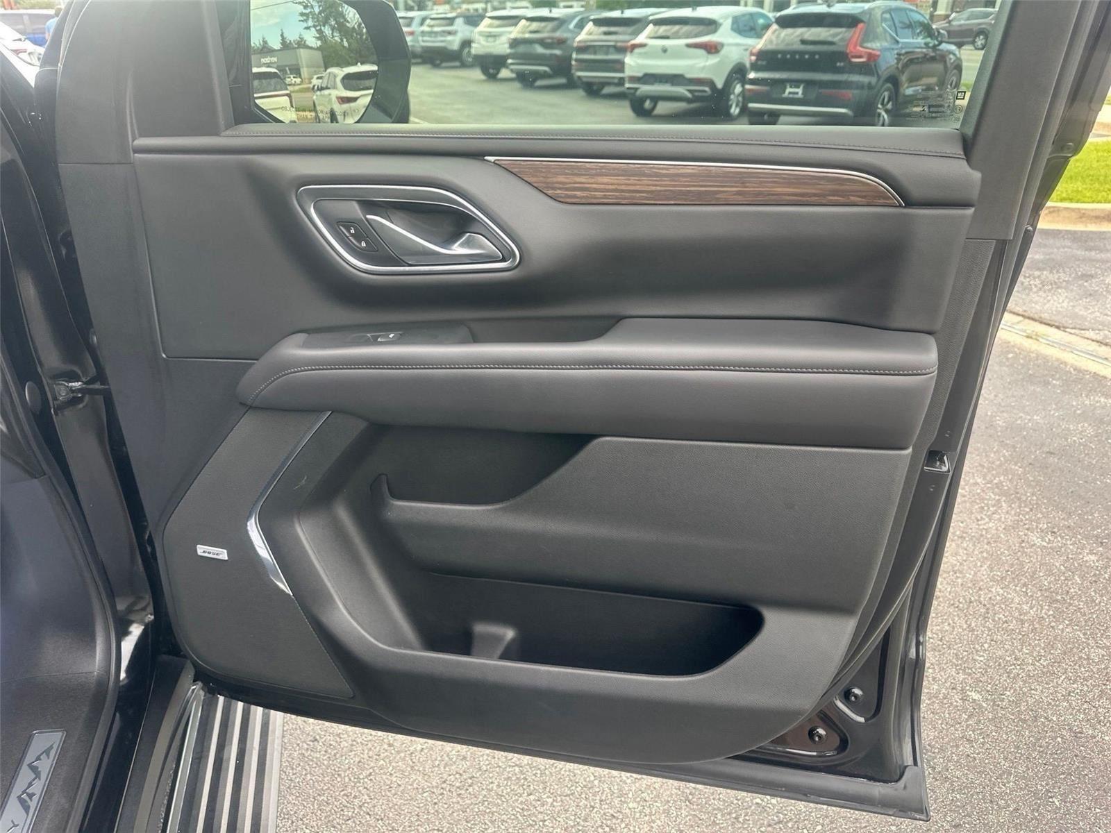 Chevrolet Suburban  2021