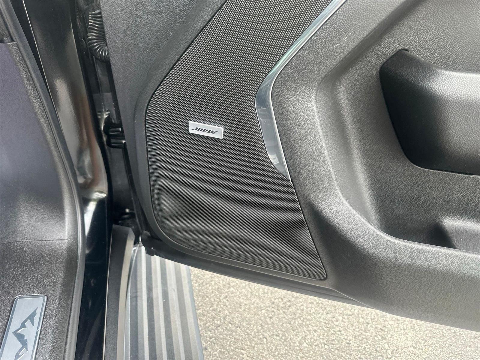 Chevrolet Suburban  2021