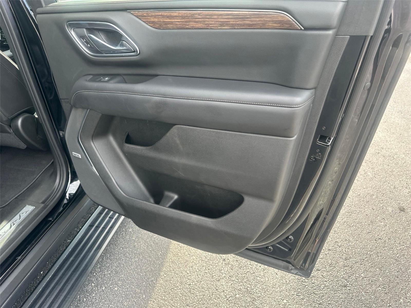 Chevrolet Suburban  2021