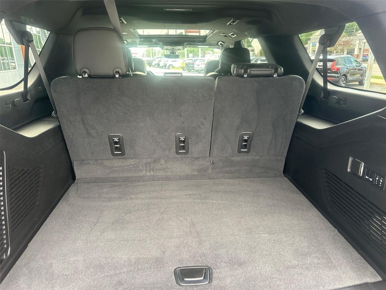 Chevrolet Suburban  2021