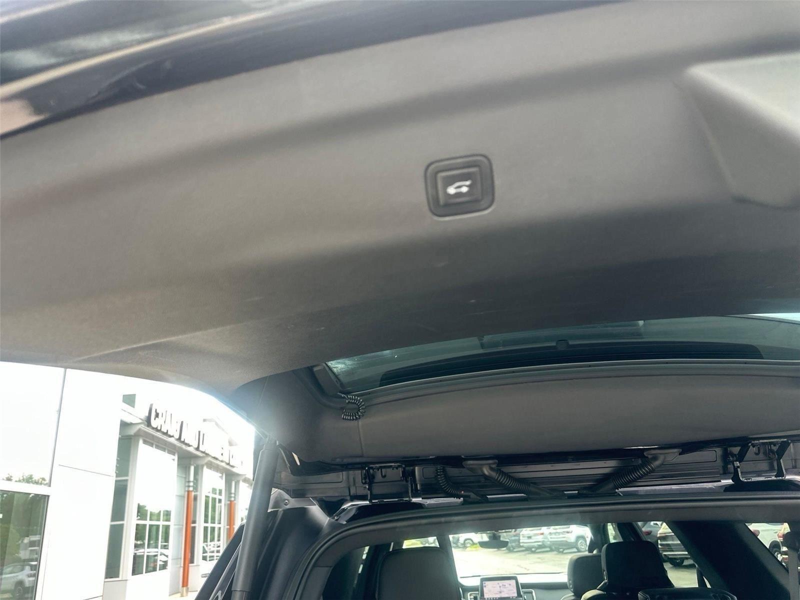 Chevrolet Suburban  2021