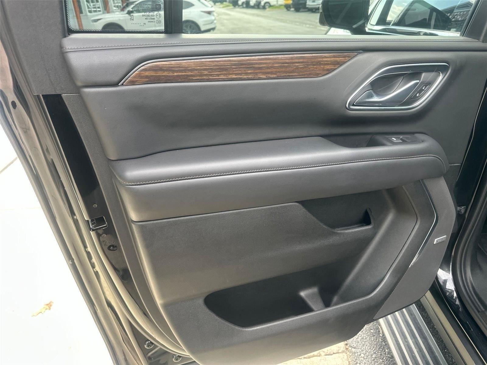 Chevrolet Suburban  2021