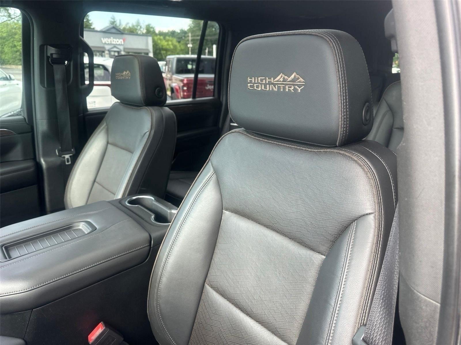 Chevrolet Suburban  2021