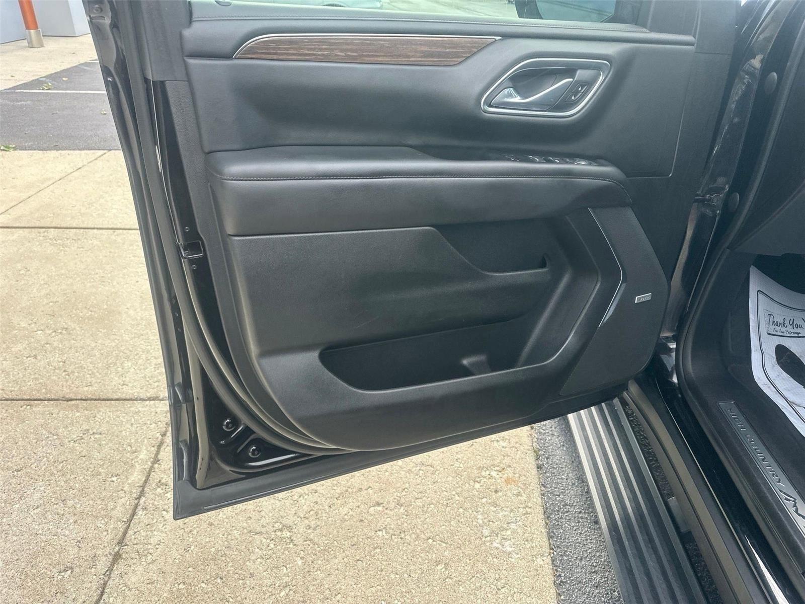 Chevrolet Suburban  2021