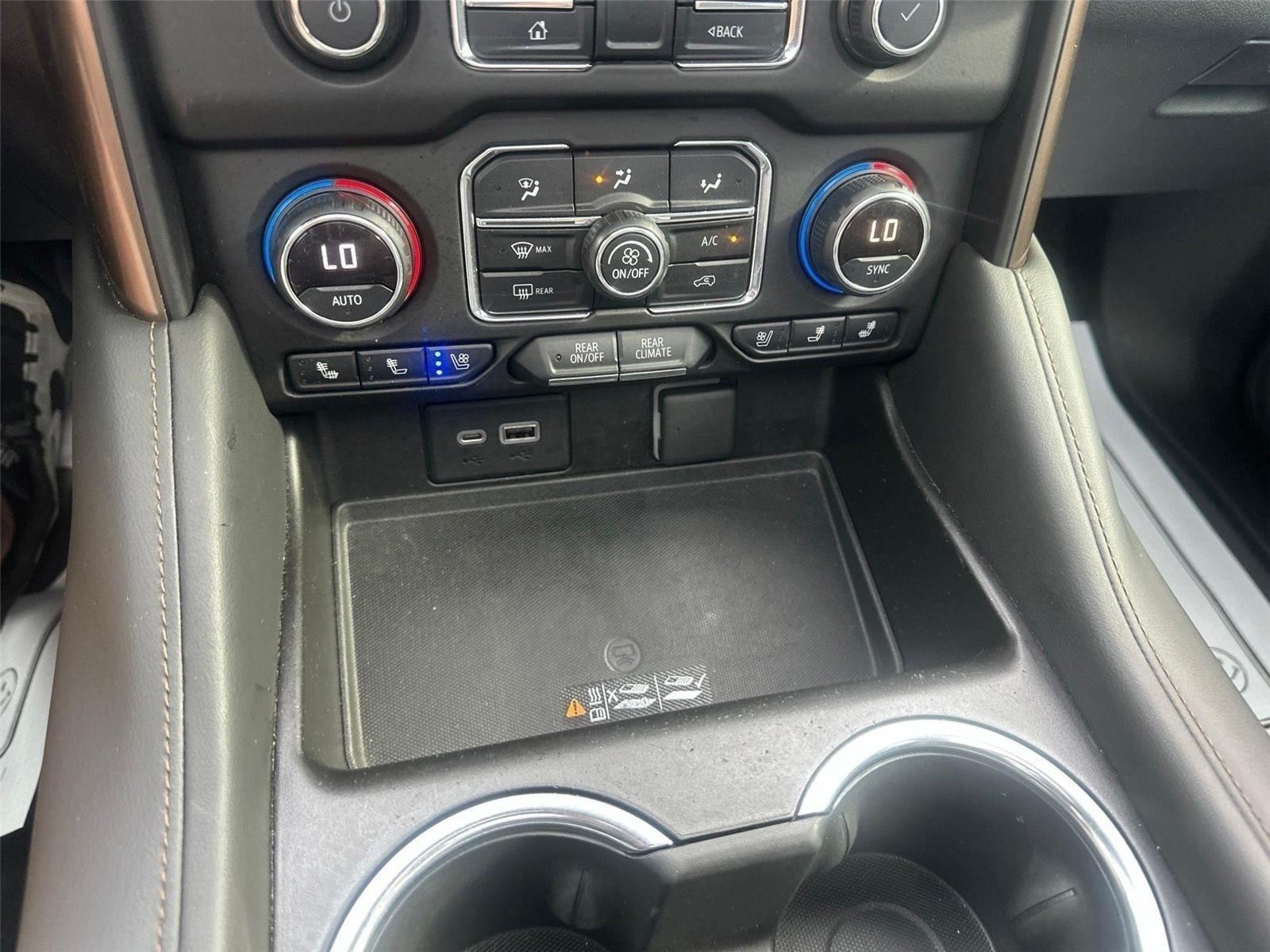 Chevrolet Suburban  2021