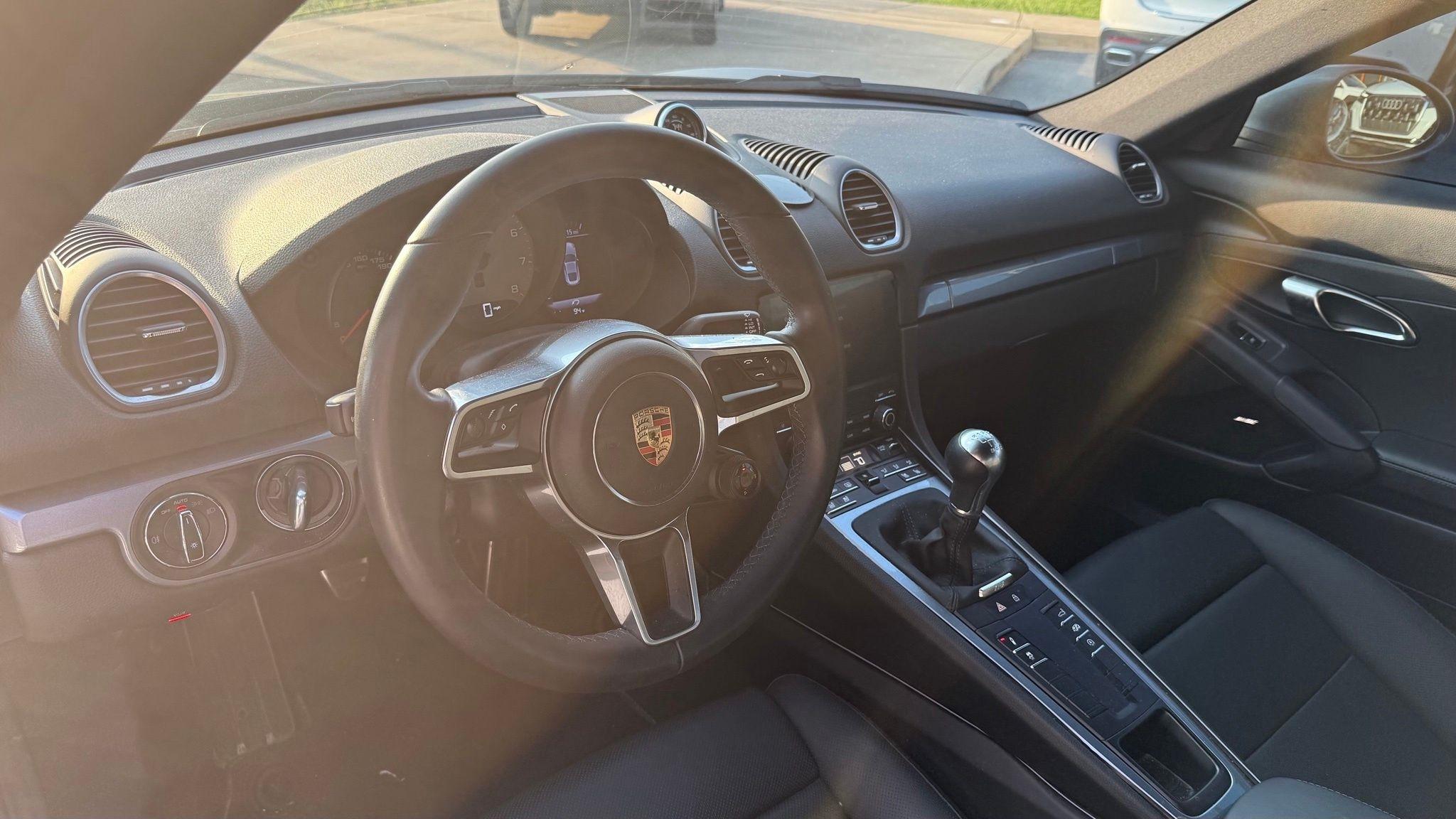 Porsche 718 Cayman  2025