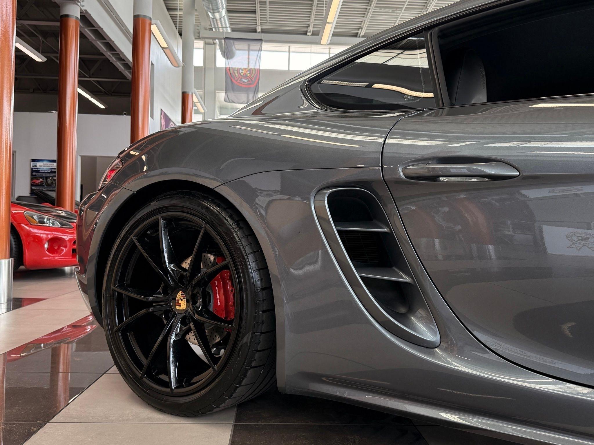 Porsche 718 Cayman  2025