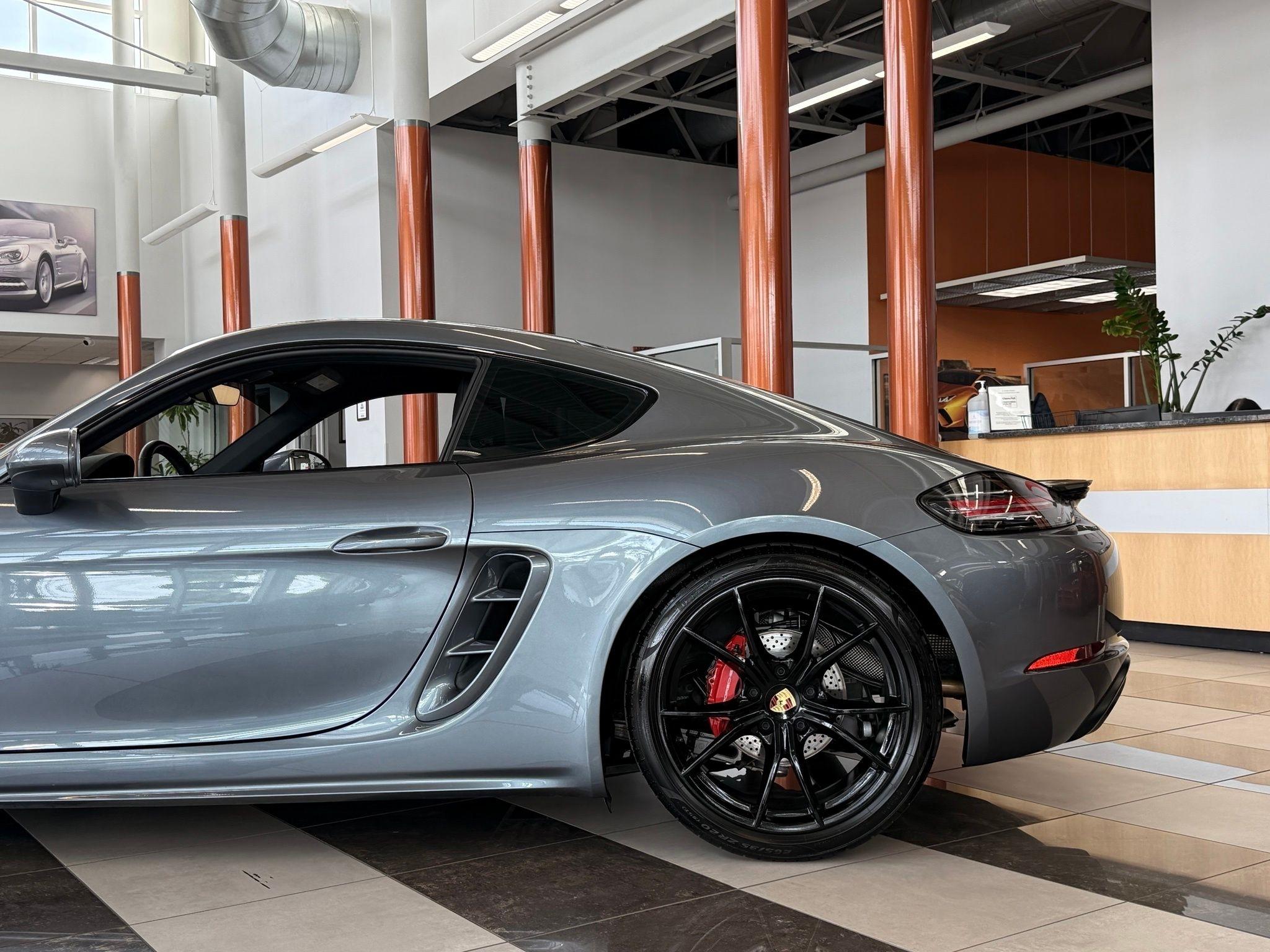 Porsche 718 Cayman  2025