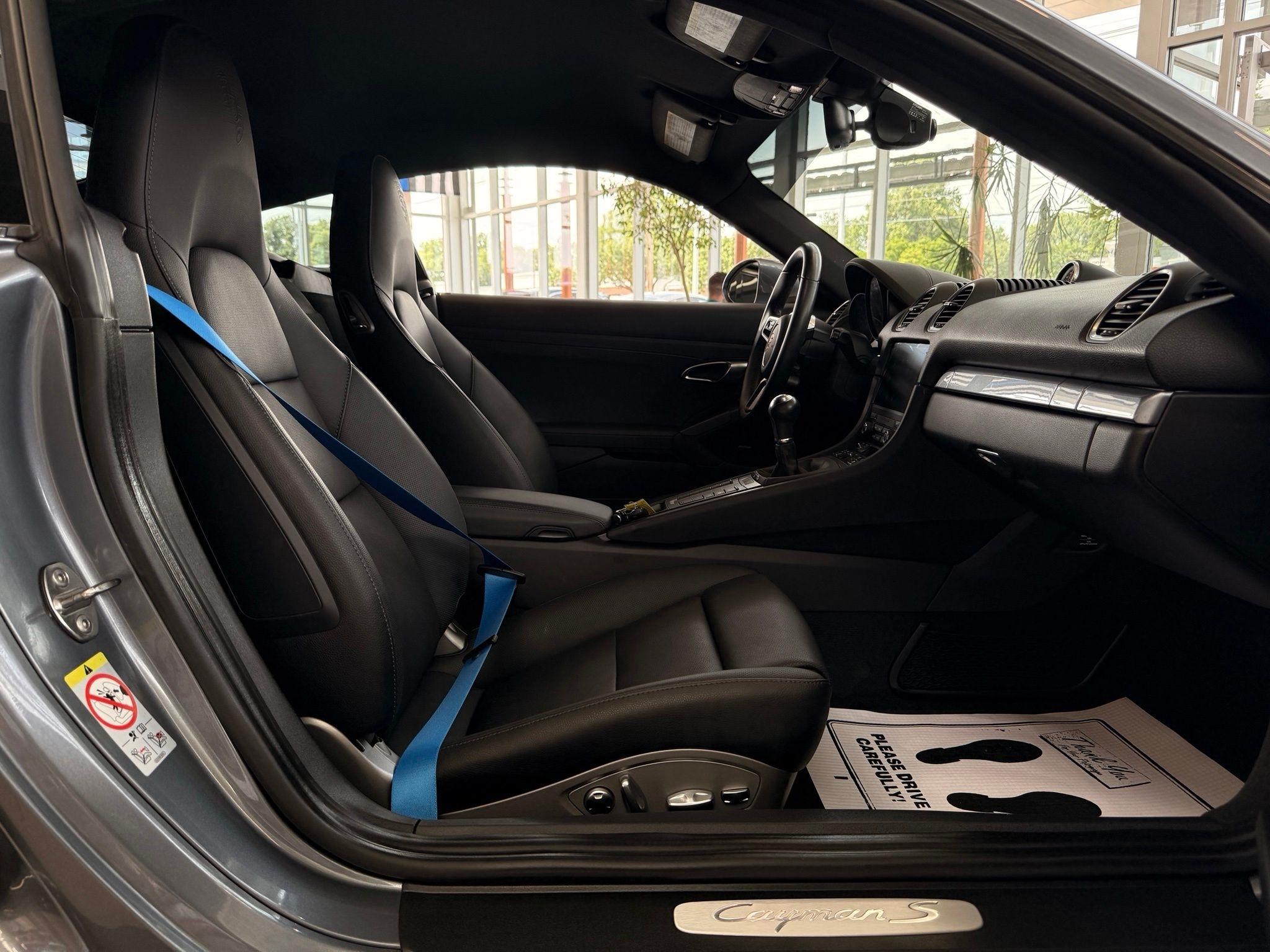 Porsche 718 Cayman  2025