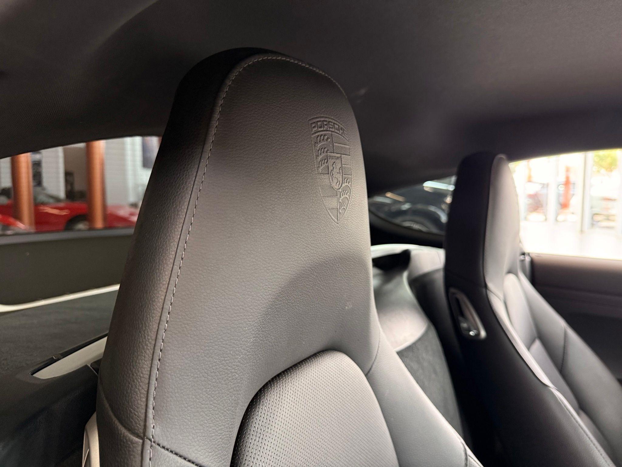 Porsche 718 Cayman  2025