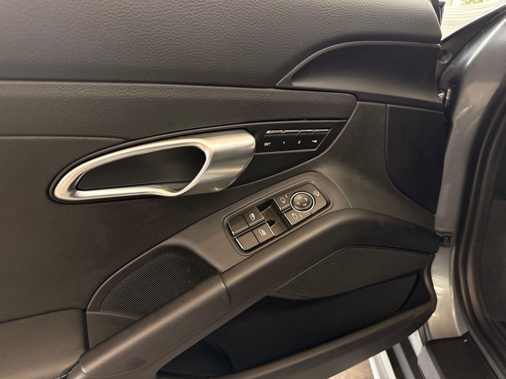 Porsche 718 Cayman  2025