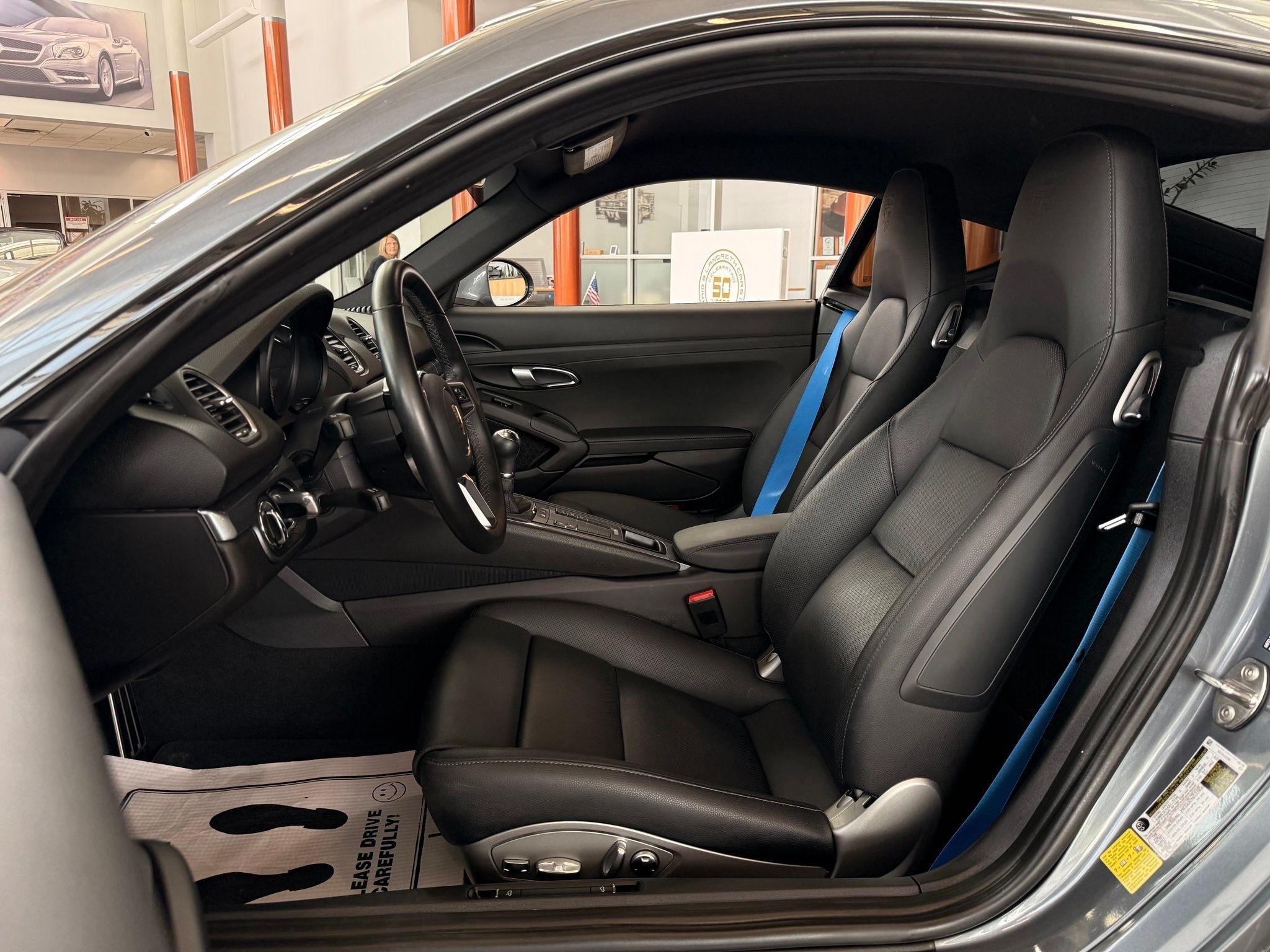 Porsche 718 Cayman  2025