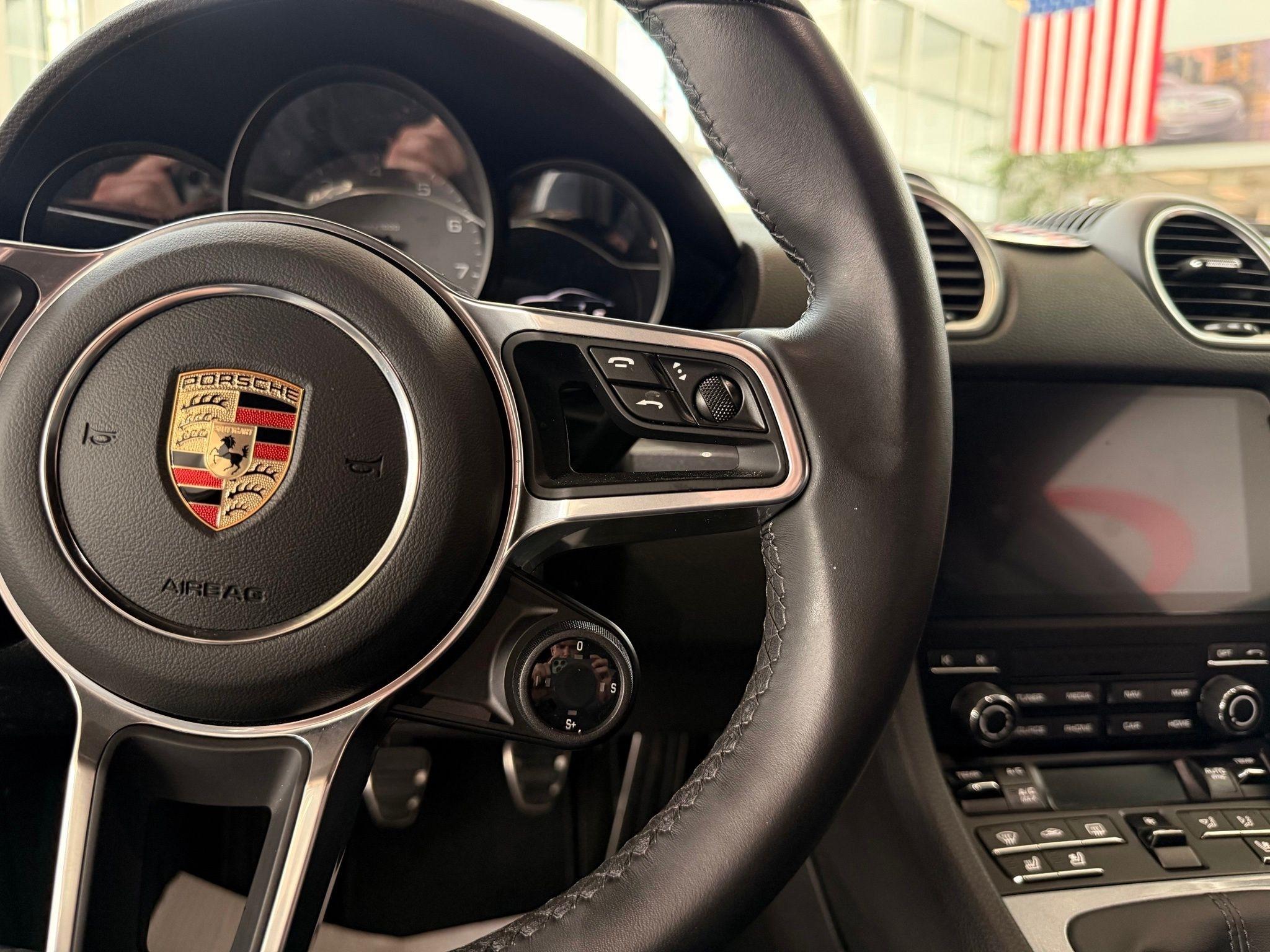 Porsche 718 Cayman  2025