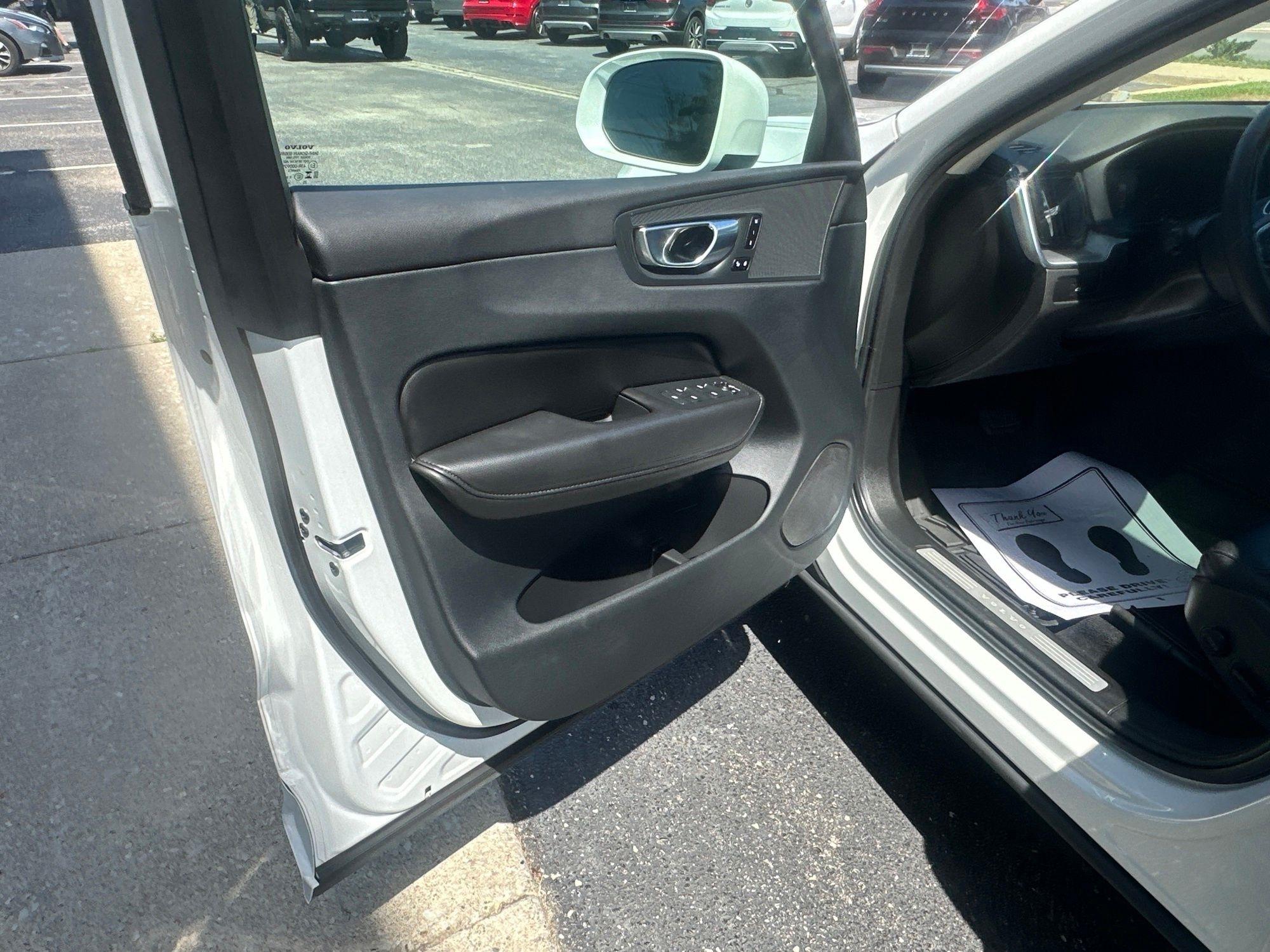 Volvo XC60  2023