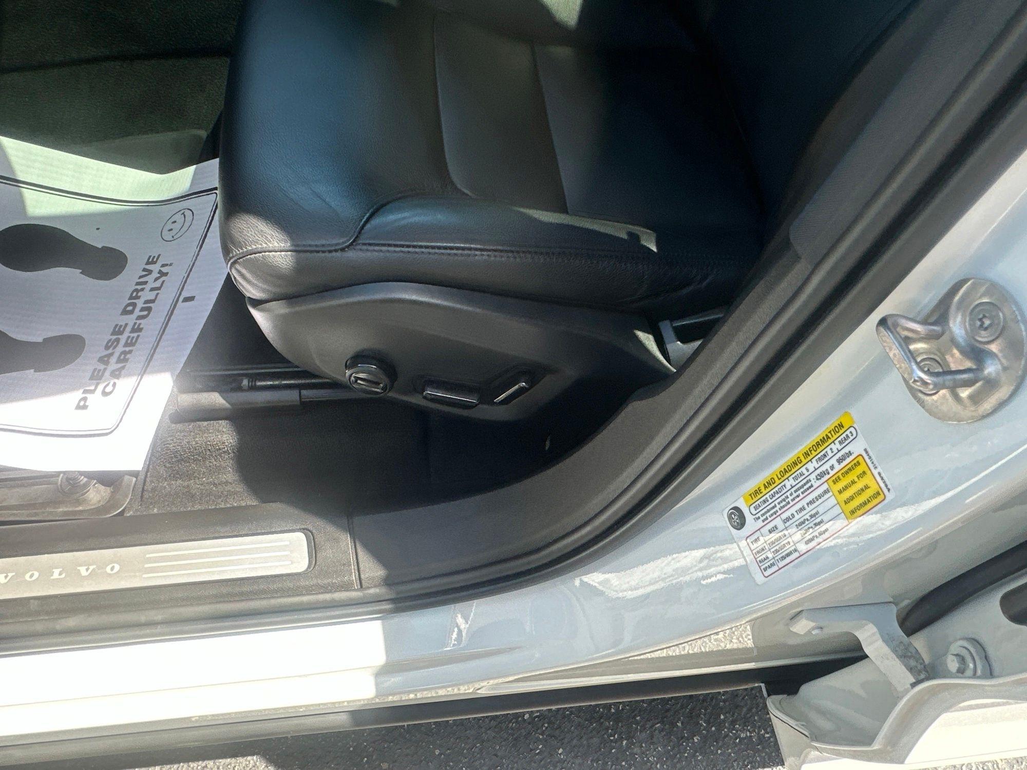 Volvo XC60  2023