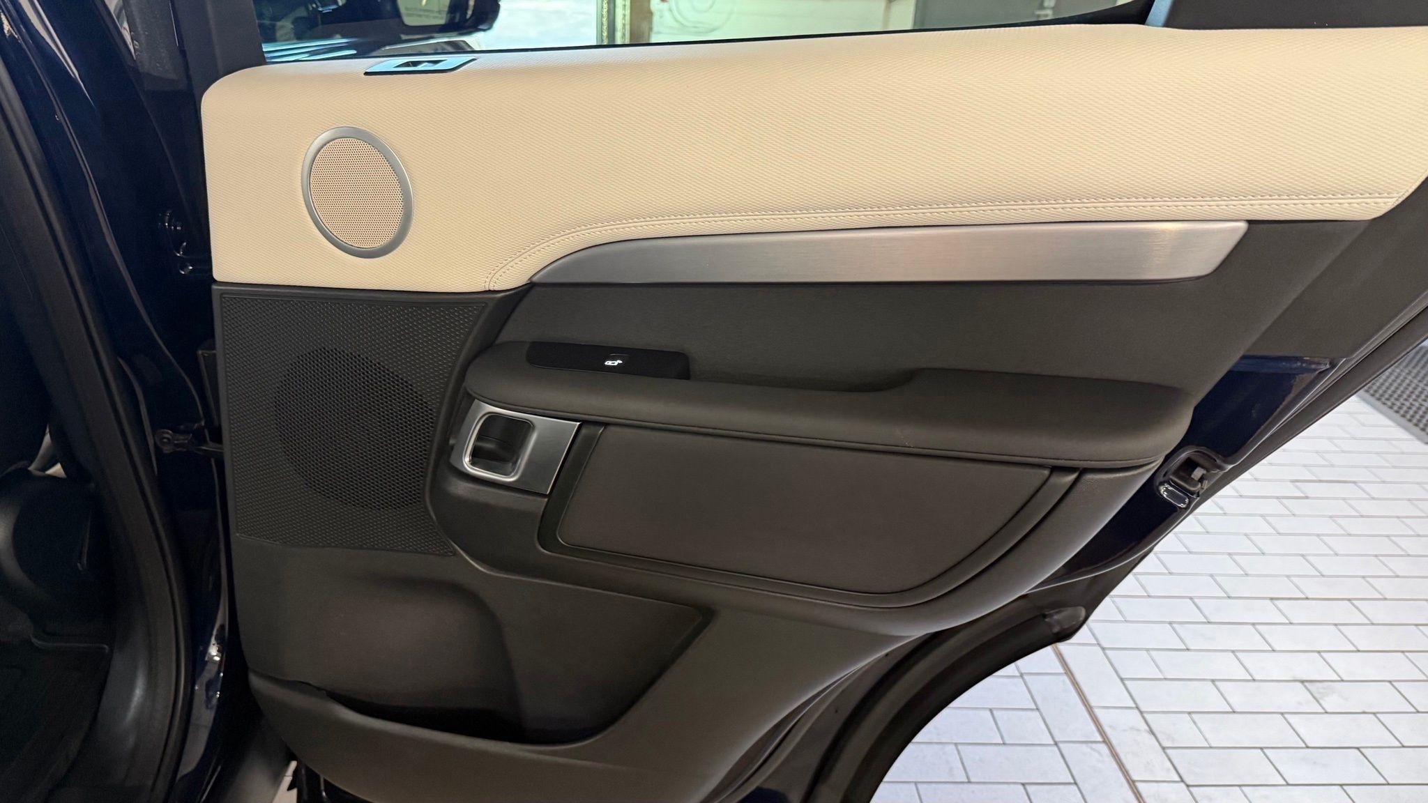 Land Rover Discovery  2021