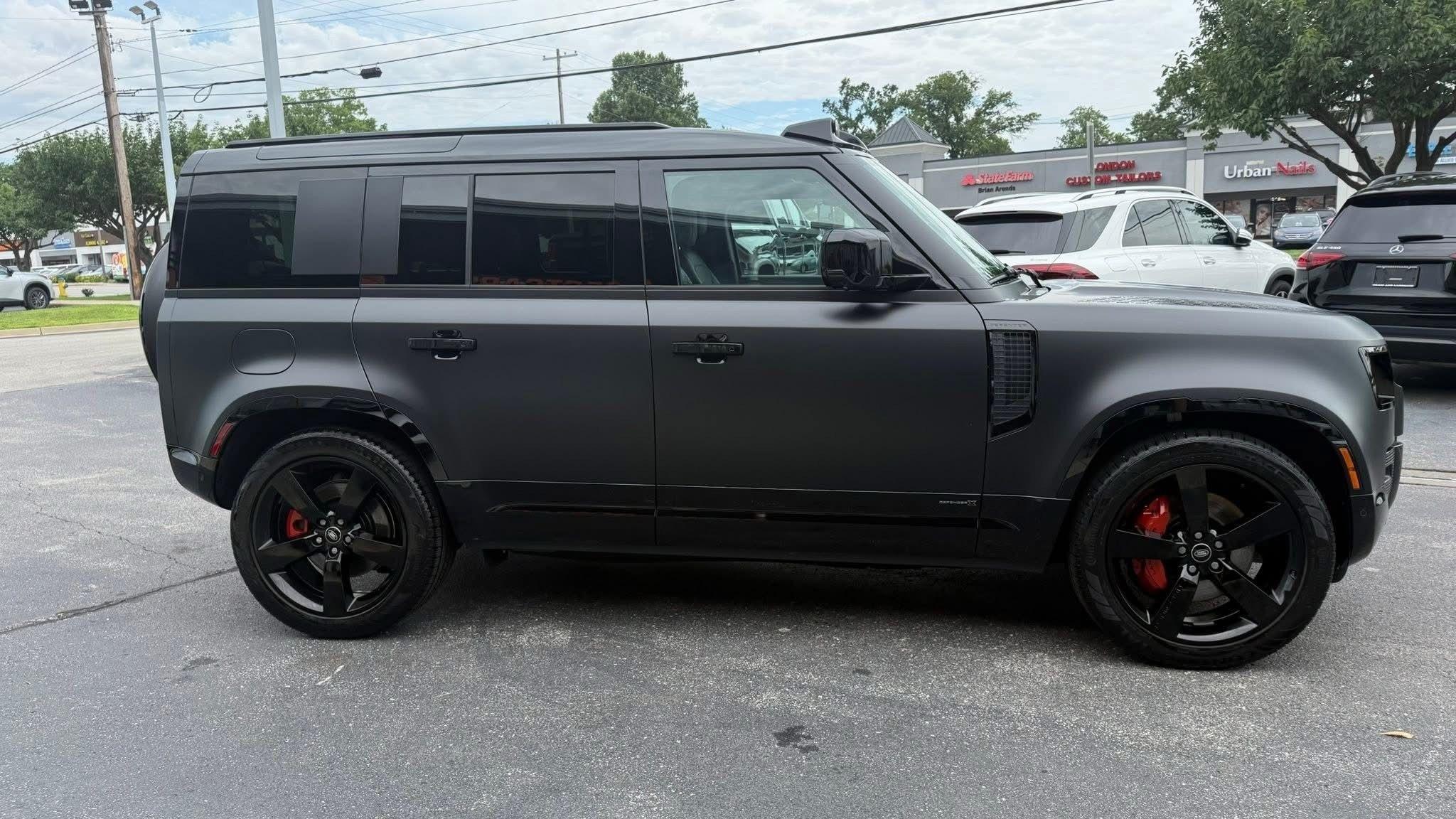 Land Rover Defender  2025