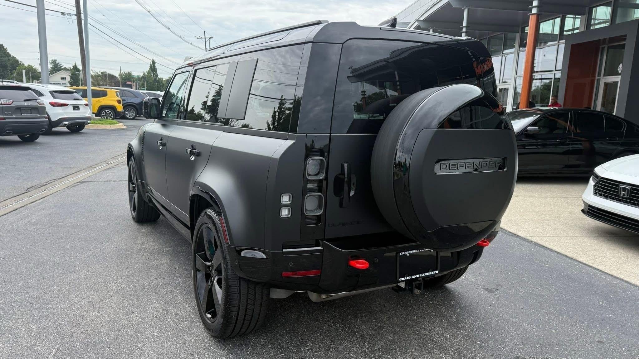 Land Rover Defender  2025