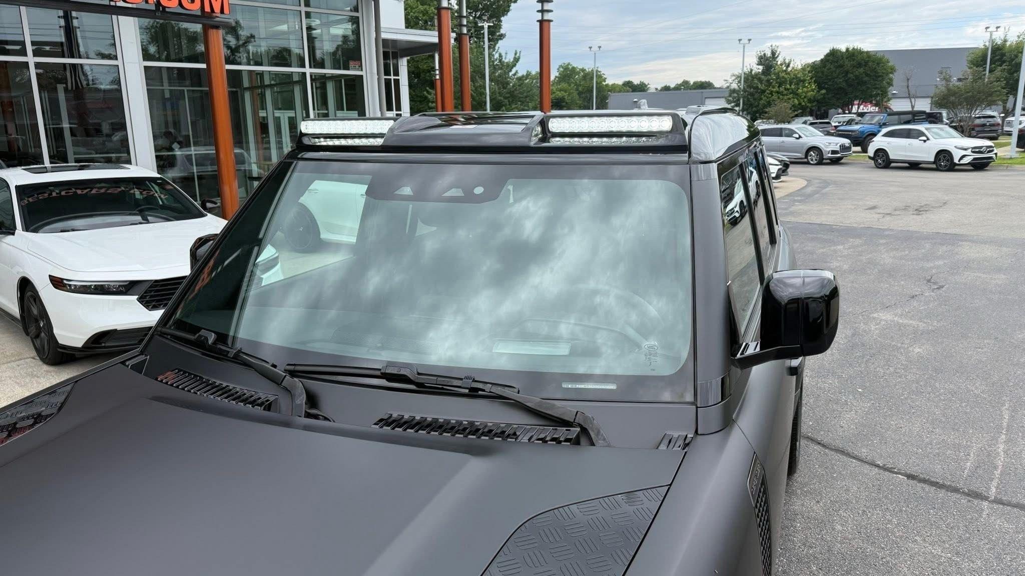 Land Rover Defender  2025