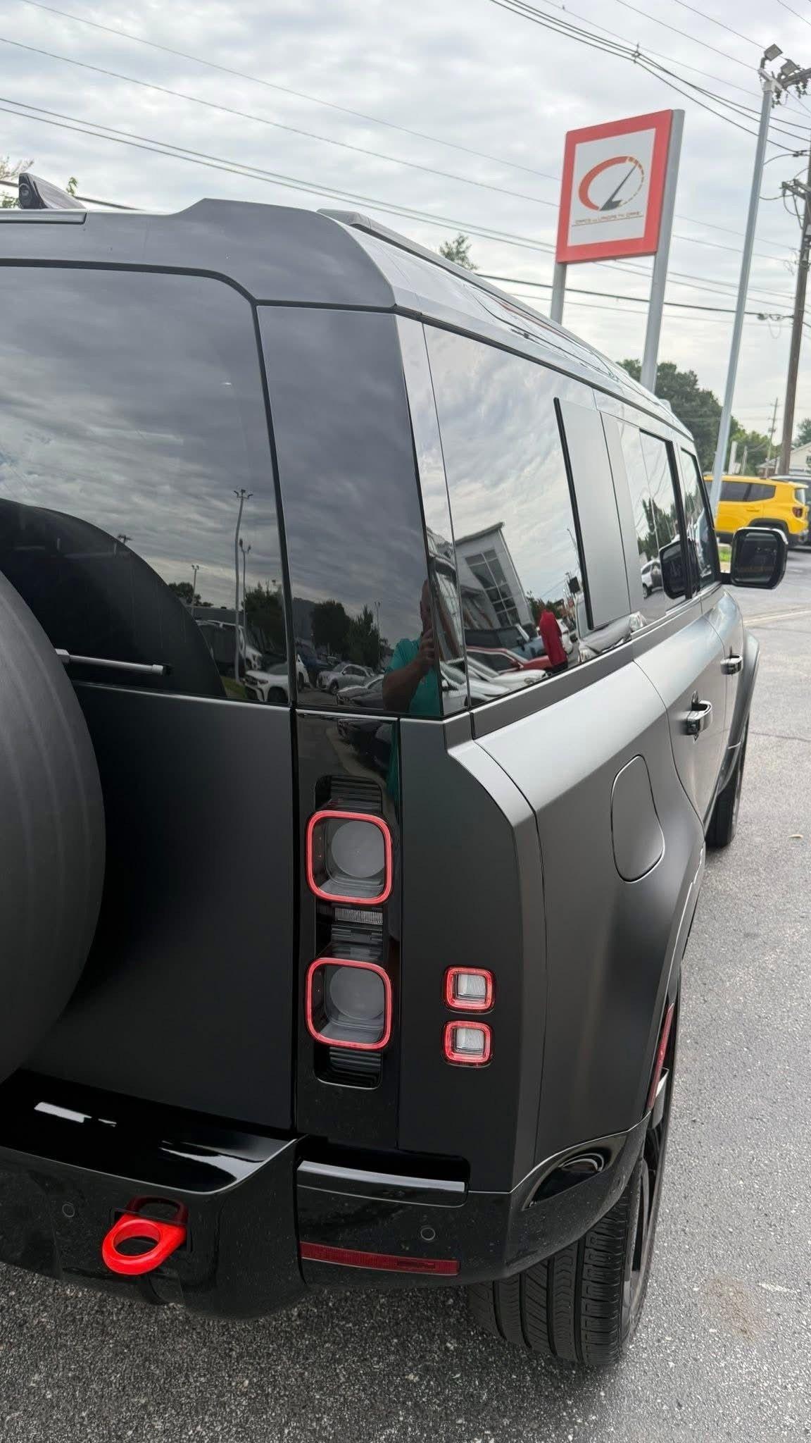 Land Rover Defender  2025