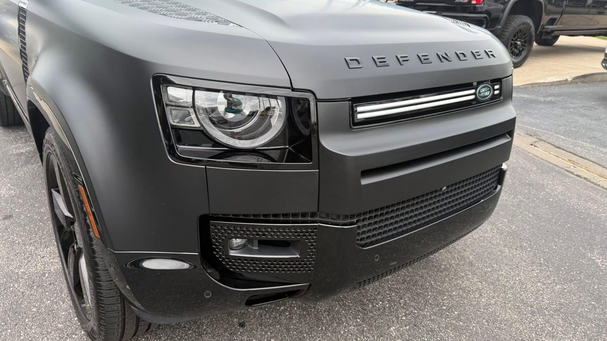 Land Rover Defender  2025