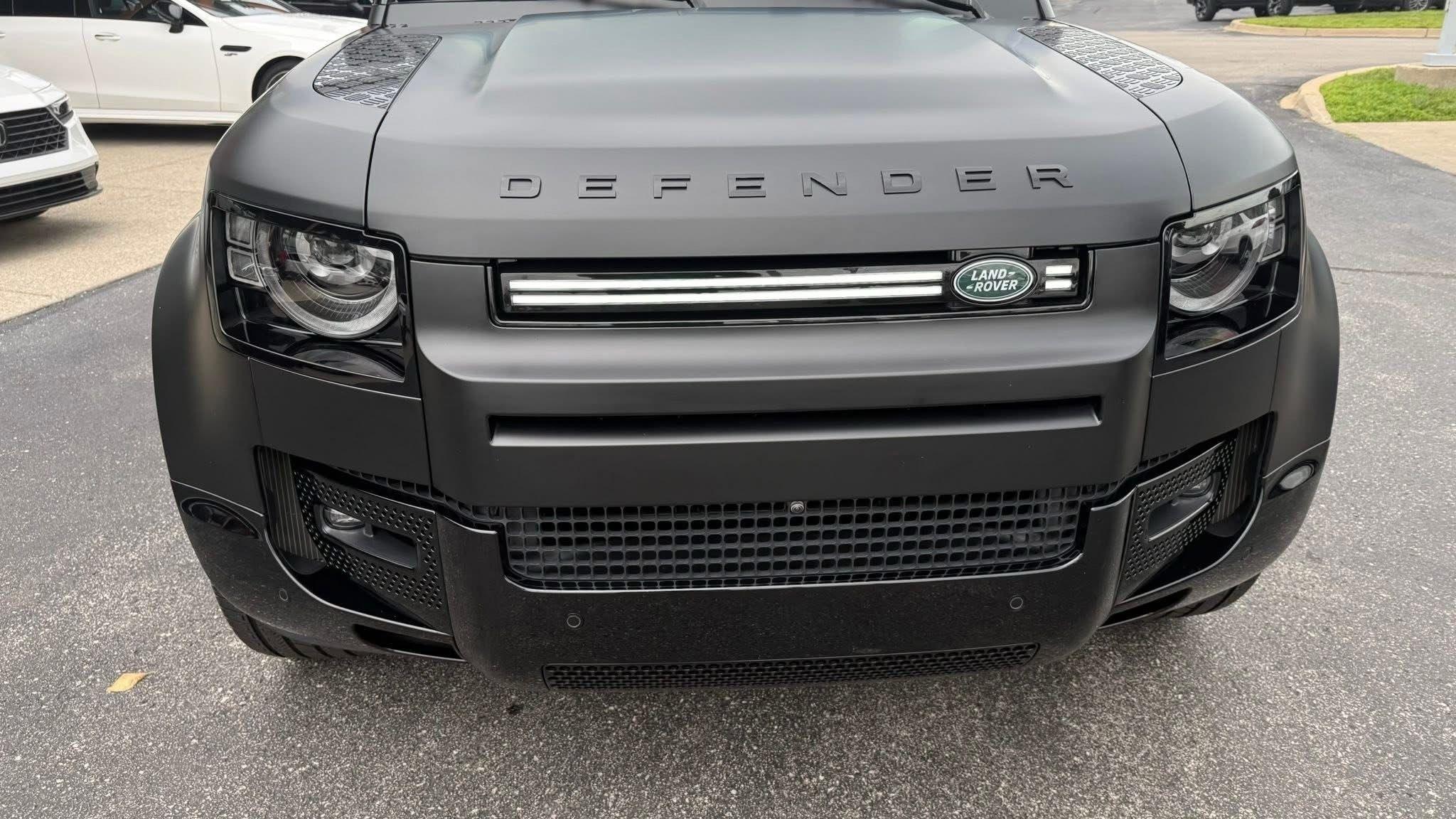 Land Rover Defender  2025