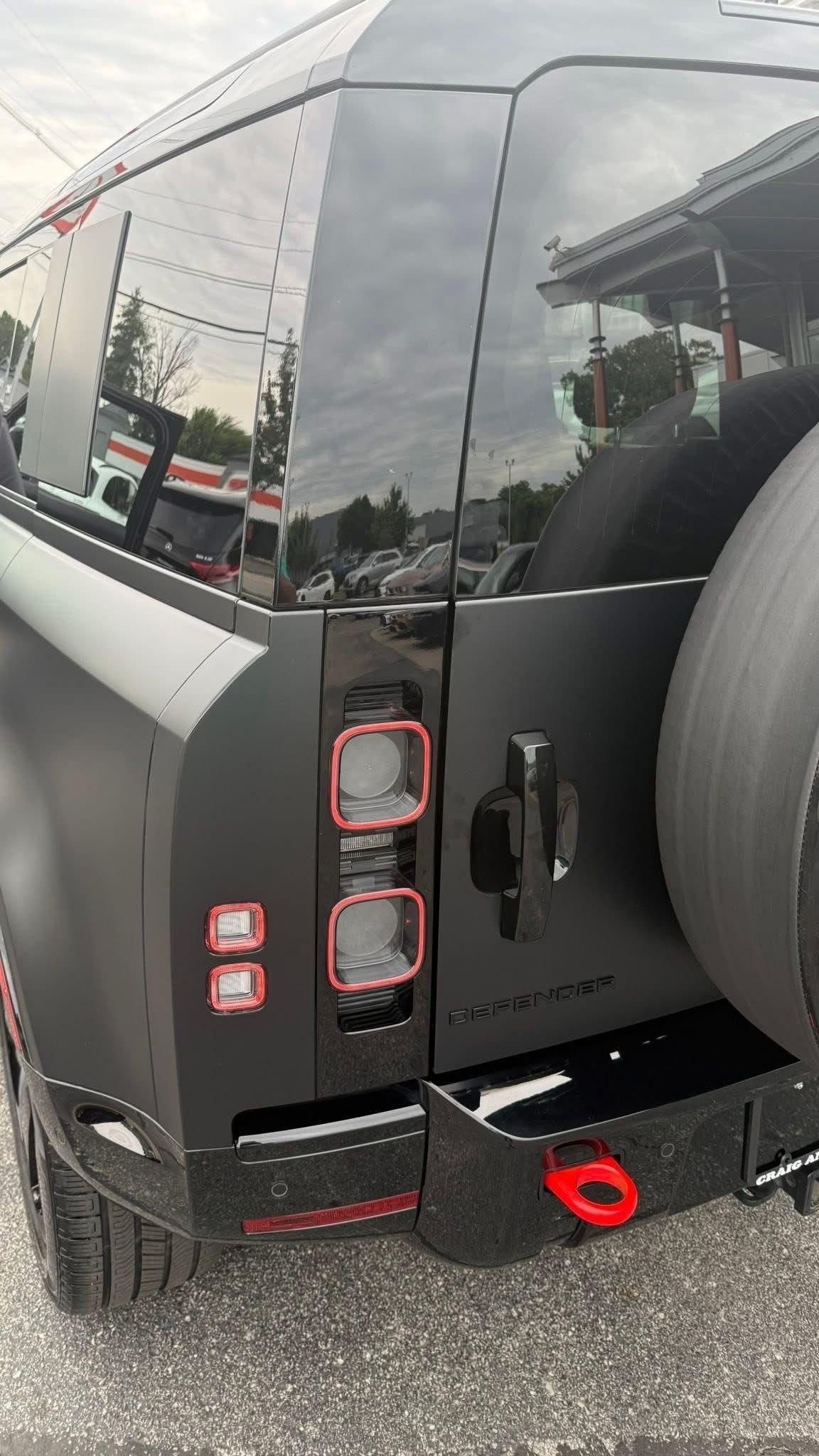 Land Rover Defender  2025
