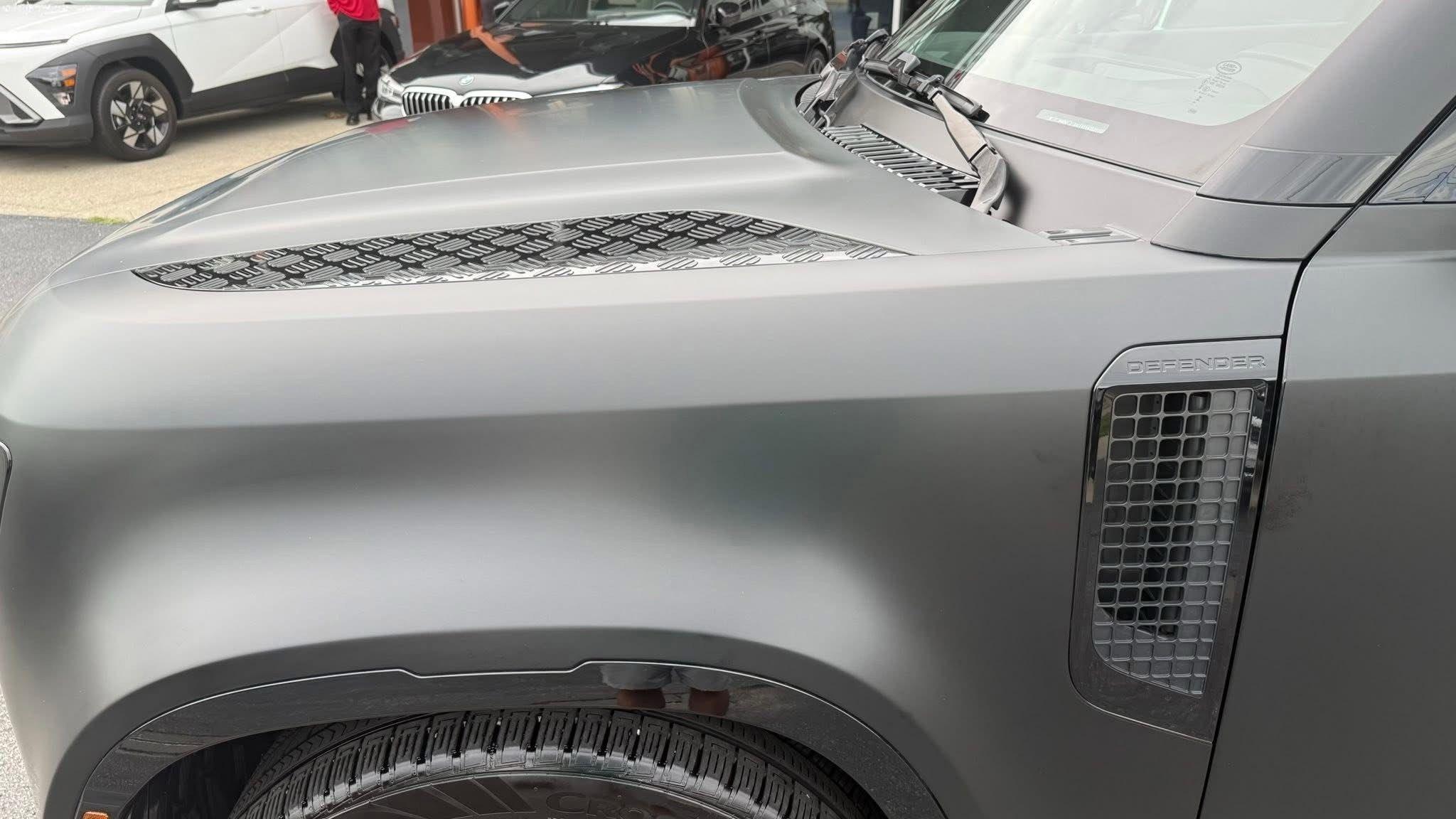 Land Rover Defender  2025