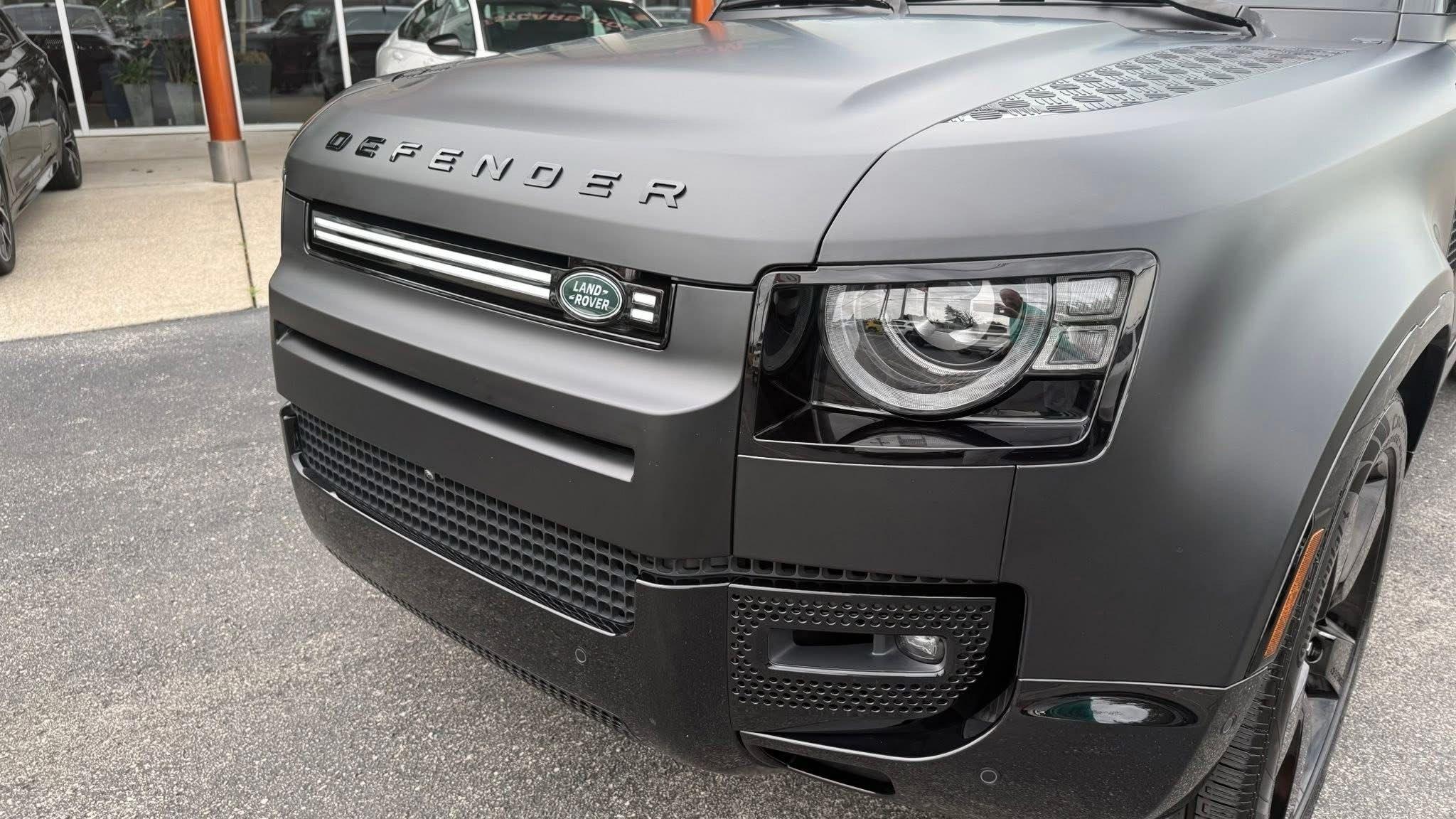 Land Rover Defender  2025