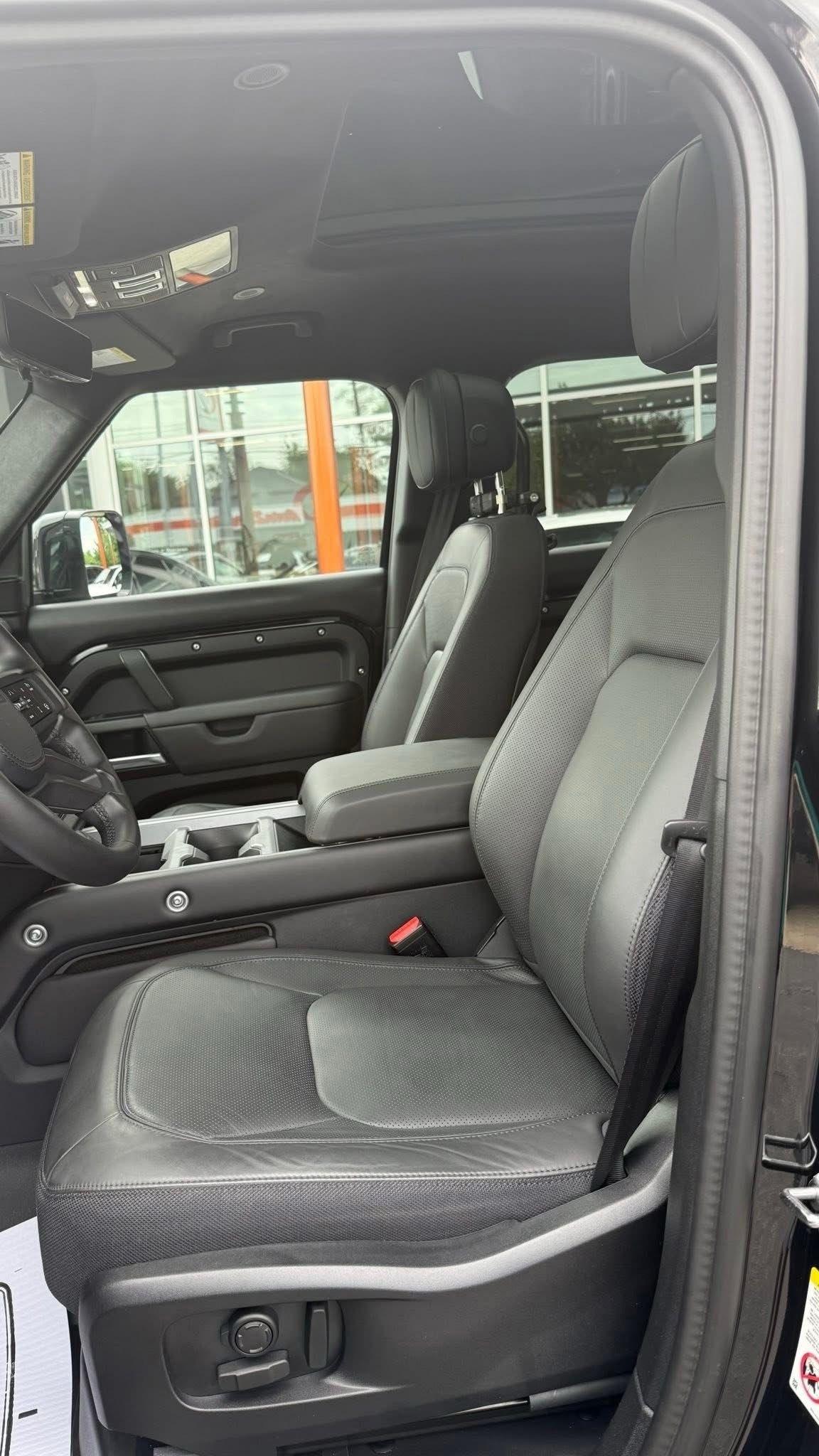 Land Rover Defender  2025