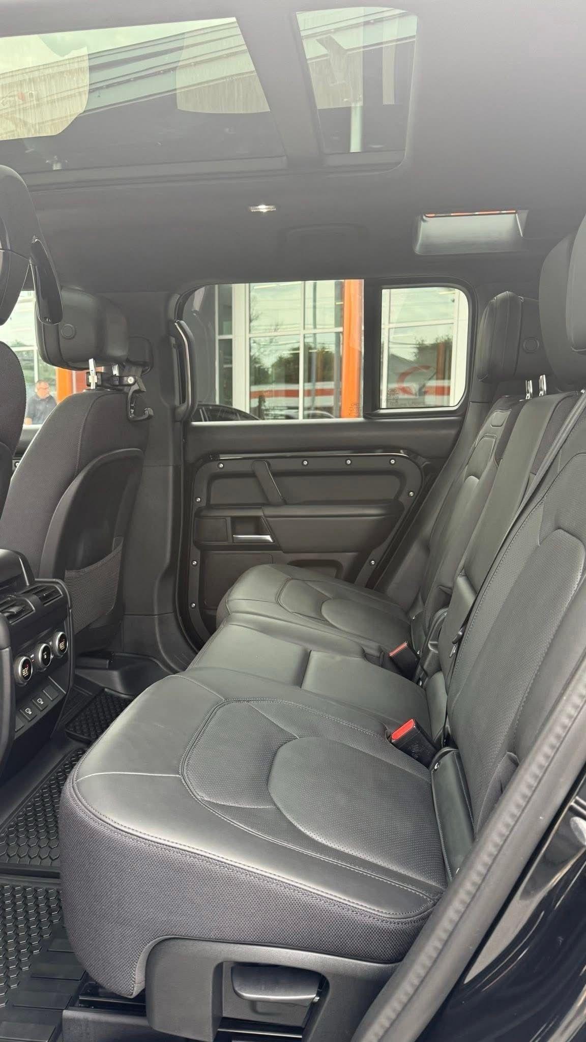 Land Rover Defender  2025