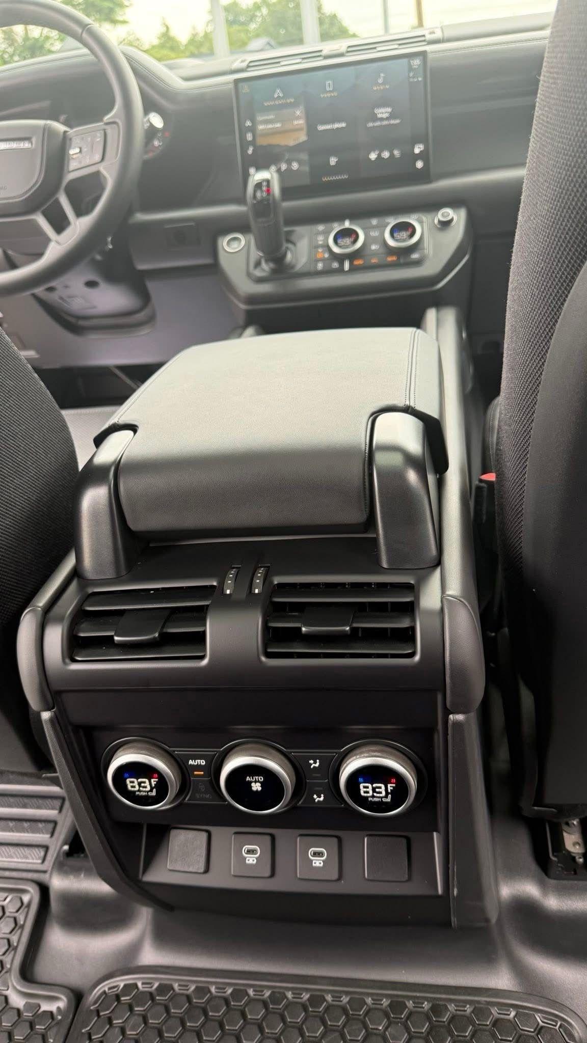Land Rover Defender  2025