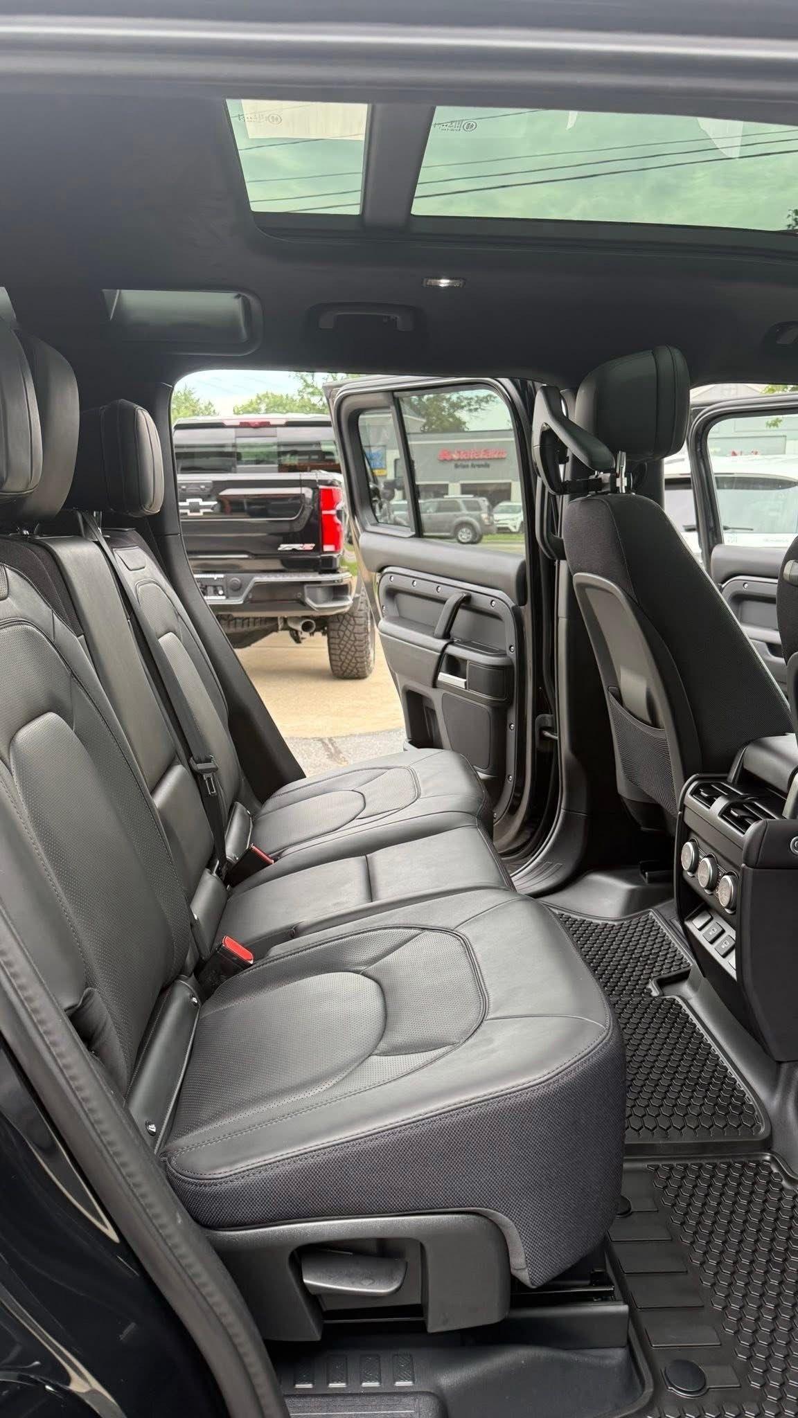 Land Rover Defender  2025