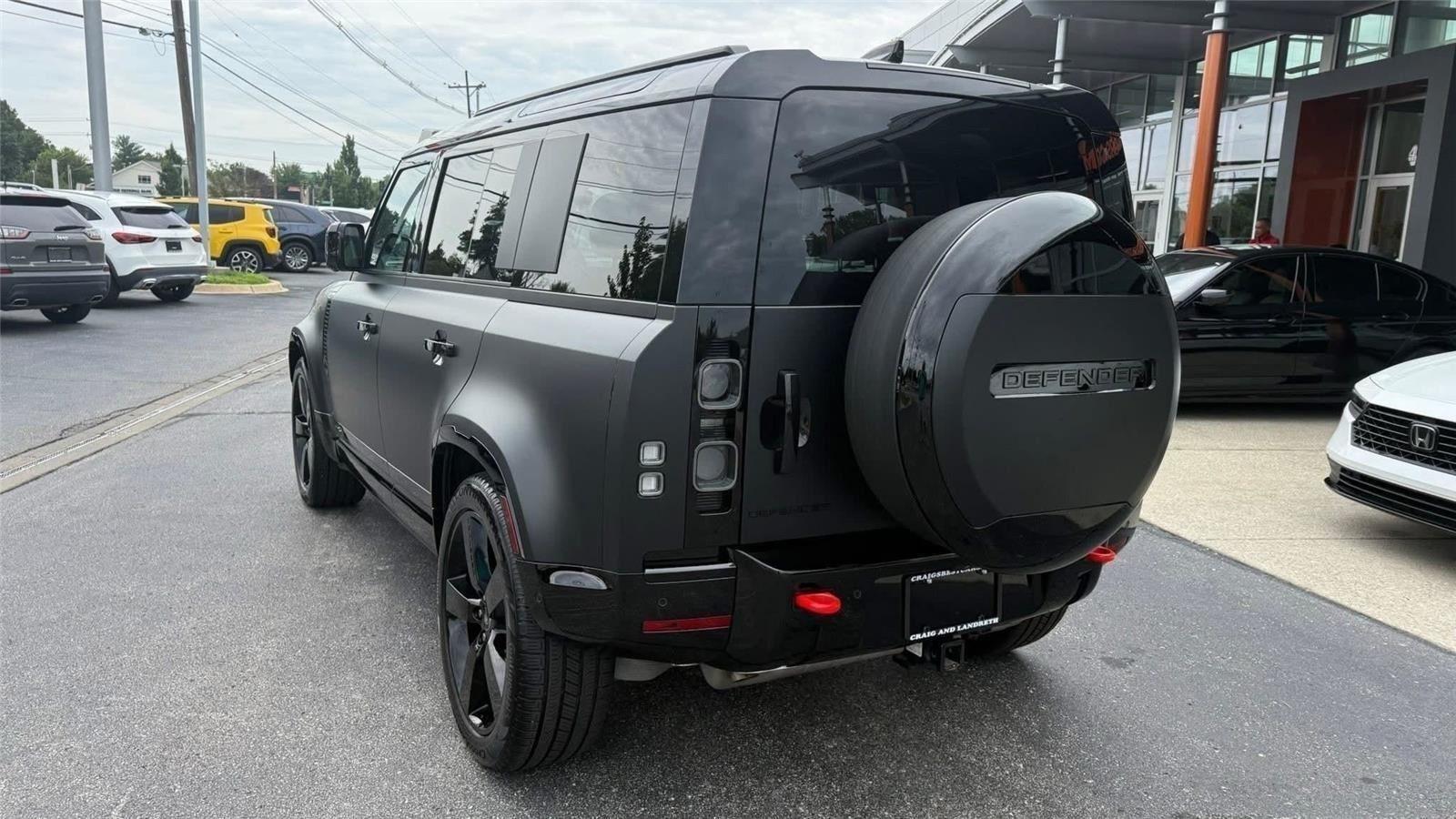 Land Rover Defender  2025