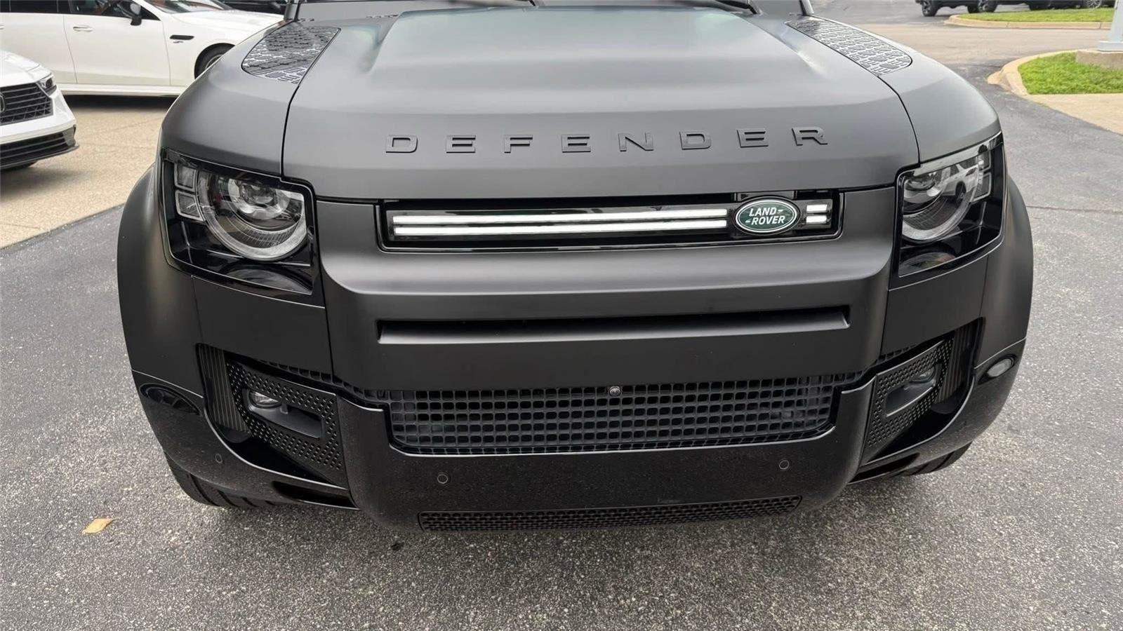 Land Rover Defender  2025