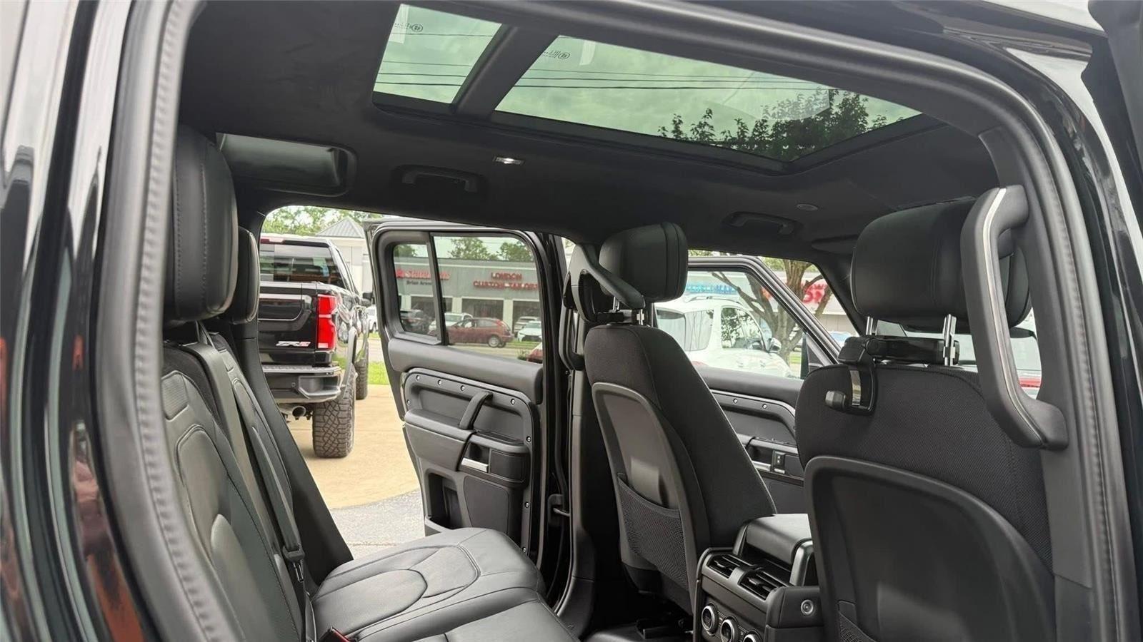 Land Rover Defender  2025