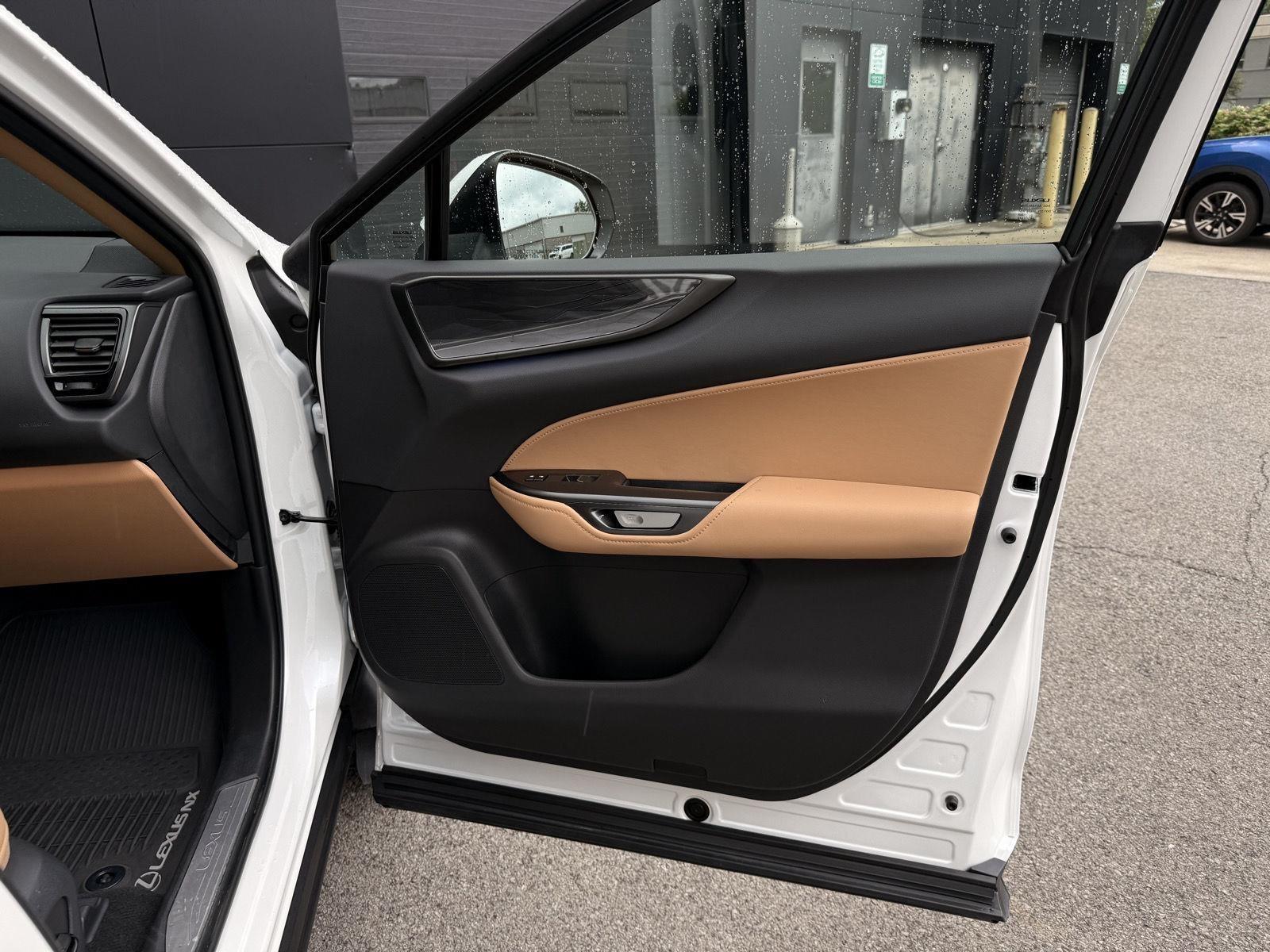 Lexus NX  2025