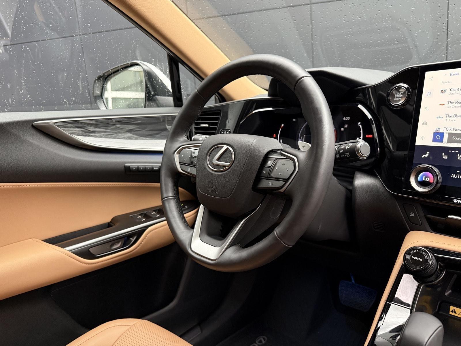 Lexus NX  2025