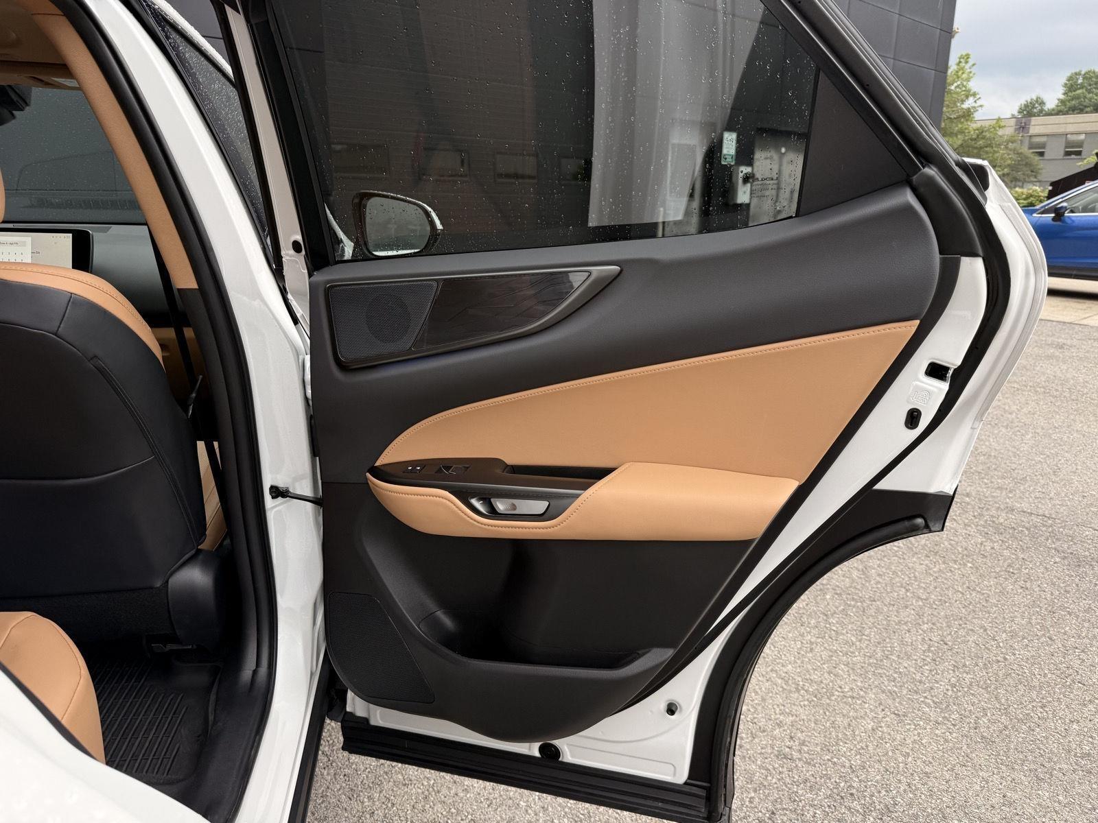 Lexus NX  2025