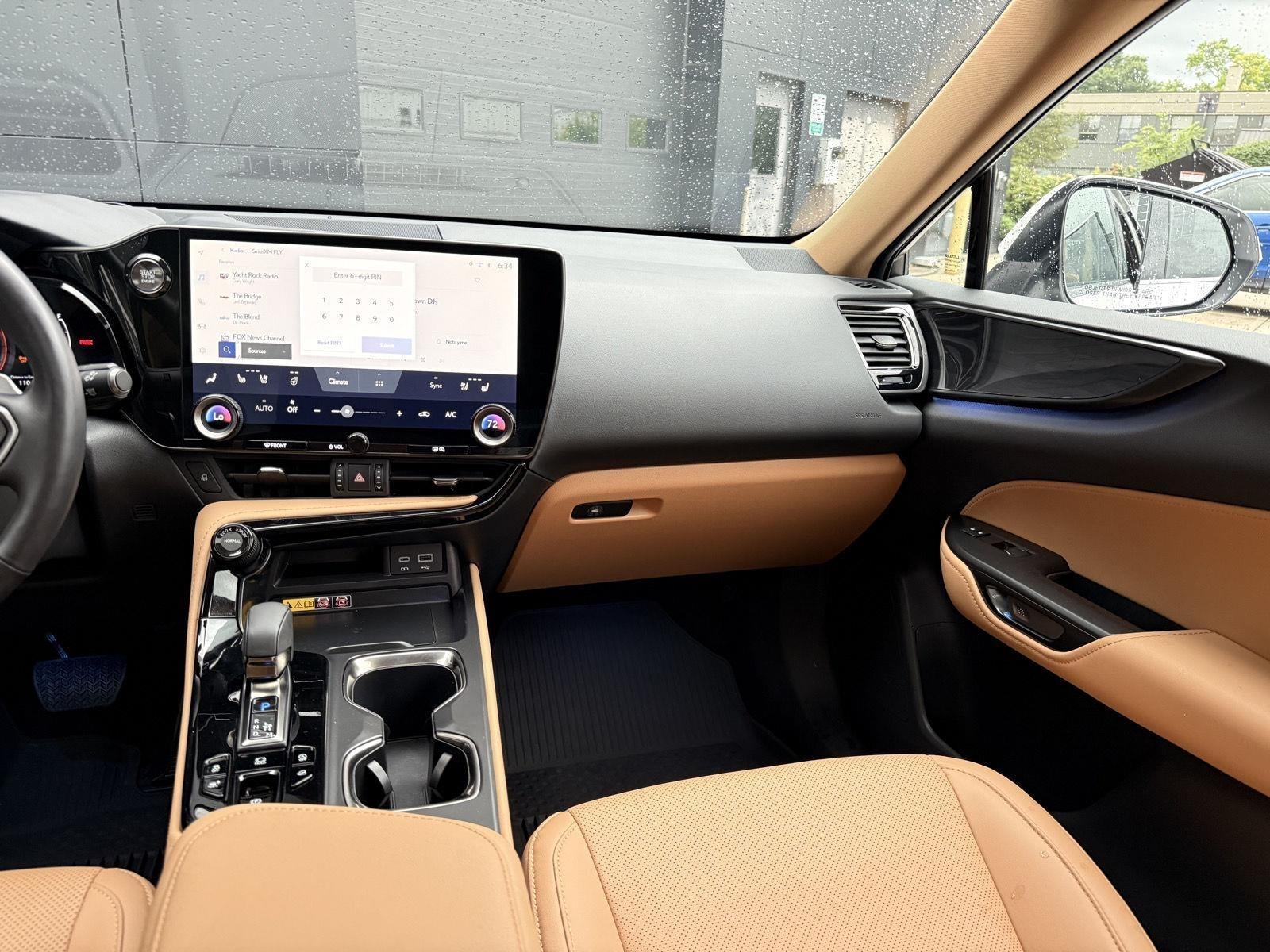 Lexus NX  2025