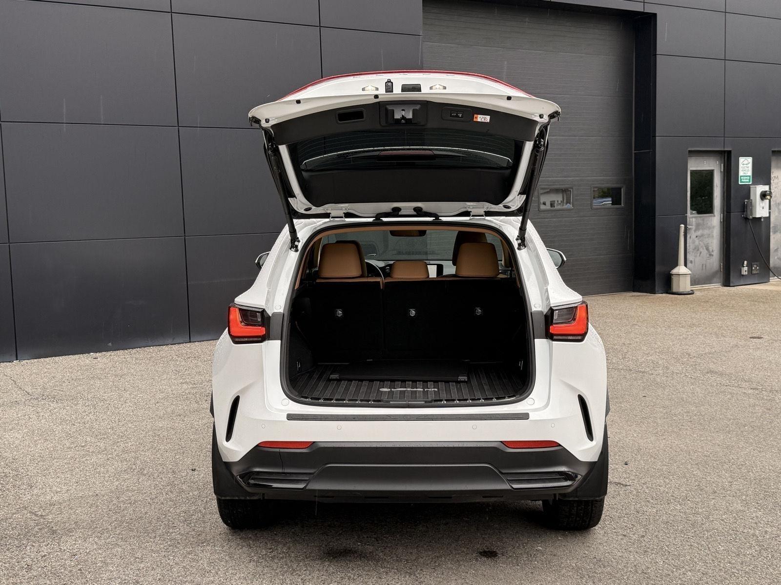 Lexus NX  2025