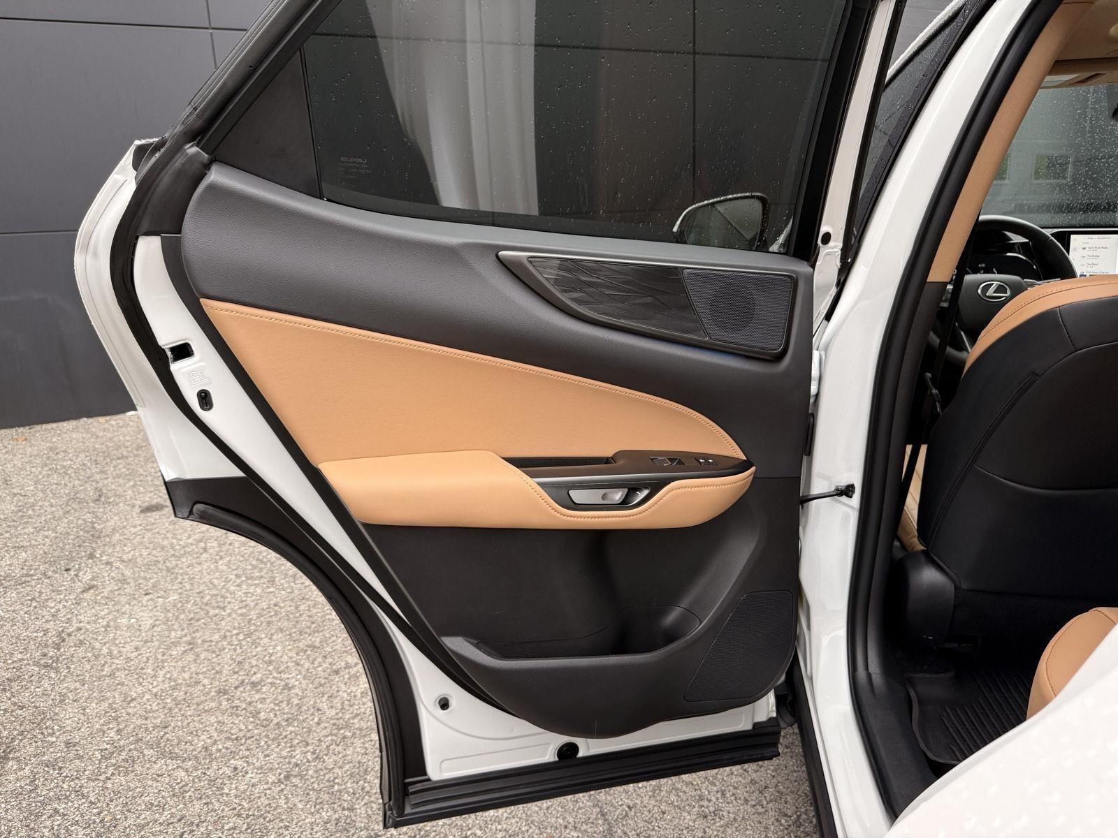 Lexus NX  2025