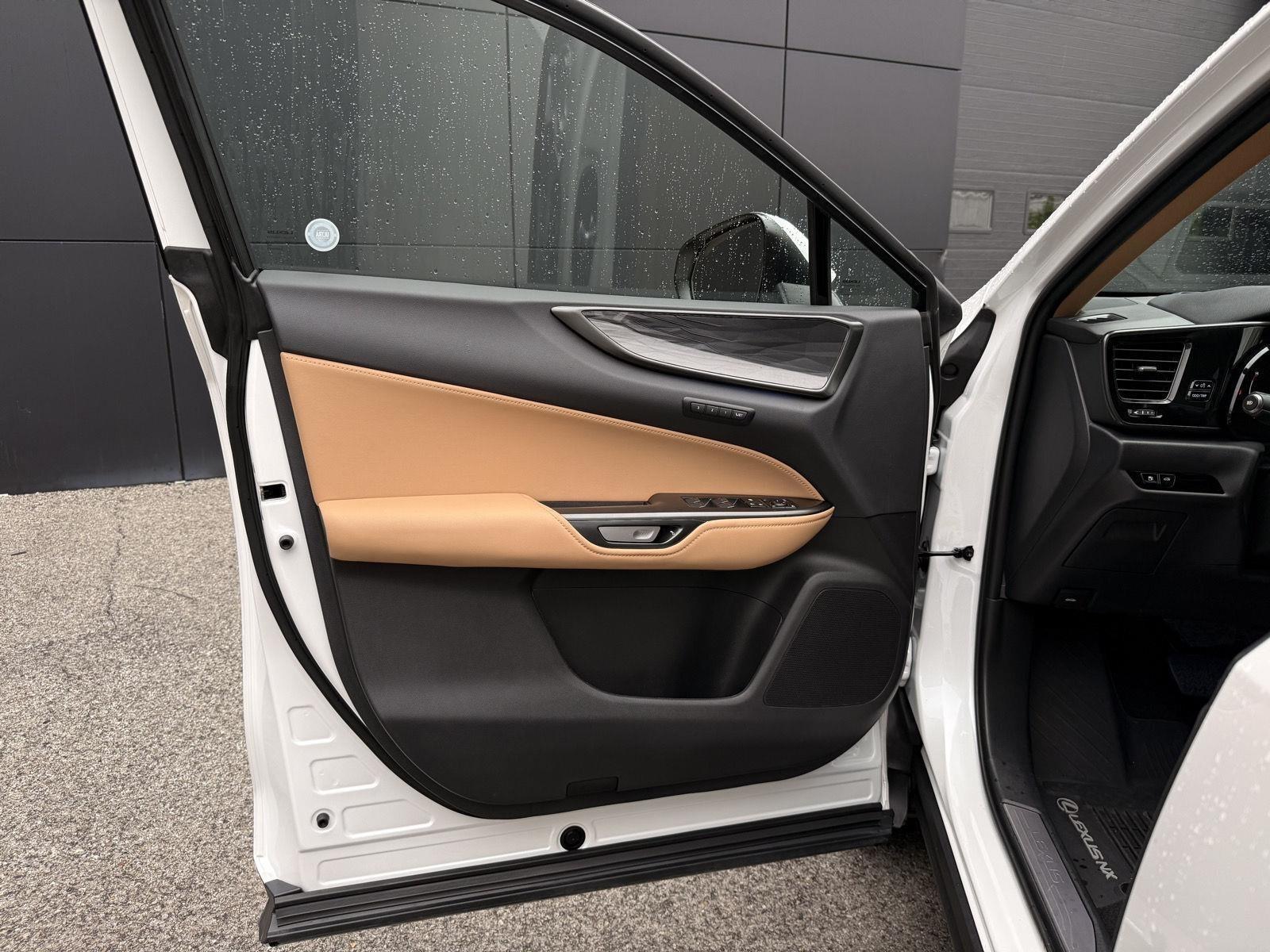 Lexus NX  2025