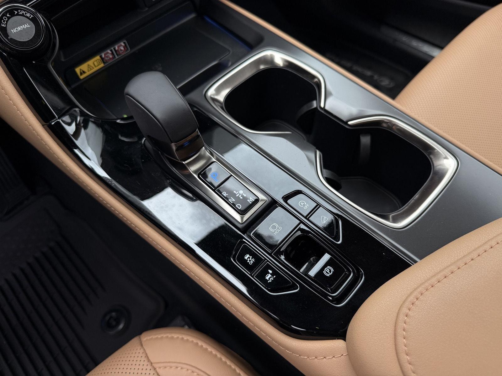 Lexus NX  2025