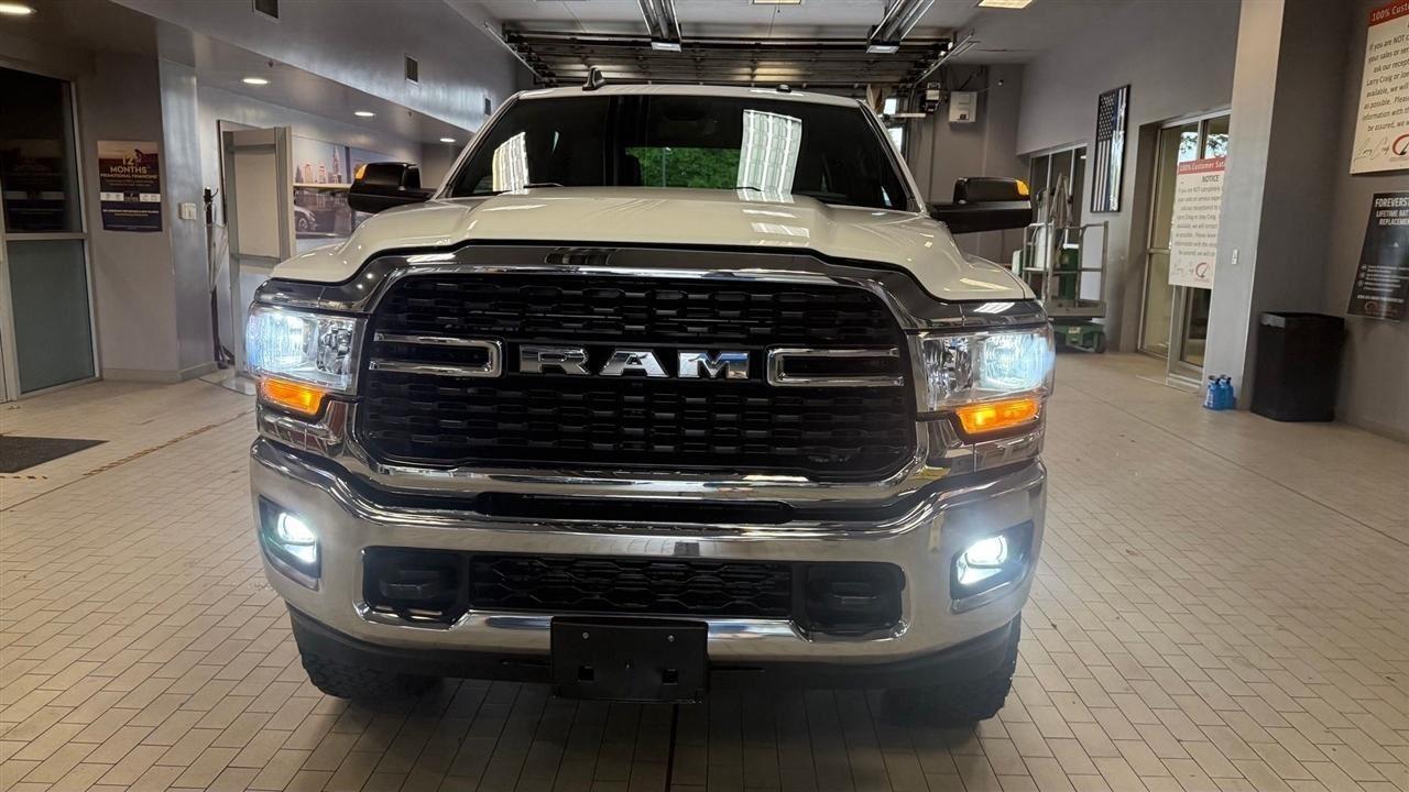 RAM 3500 Big Horn Crew Cab SWB 4WD 2022
