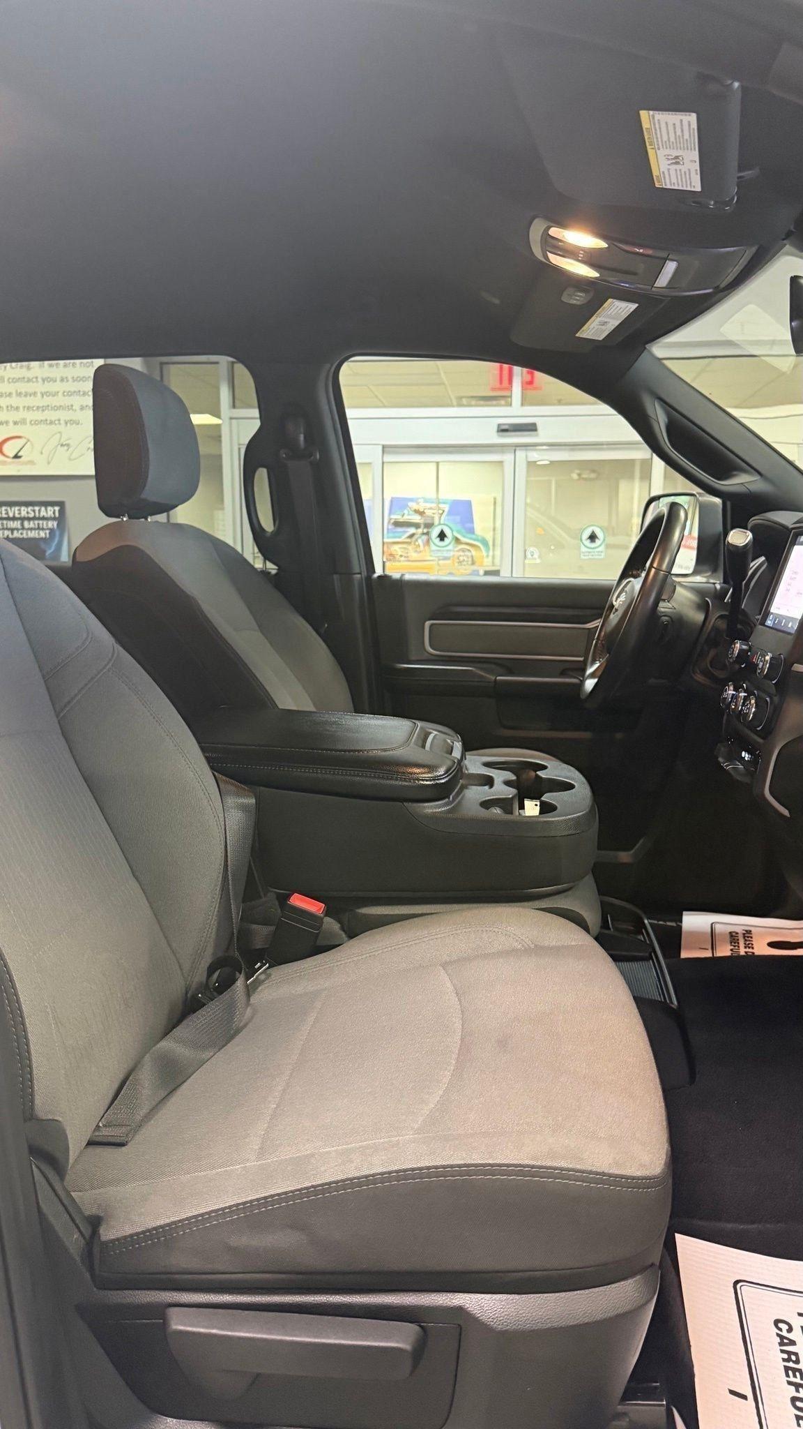 RAM 3500 Big Horn Crew Cab SWB 4WD 2022