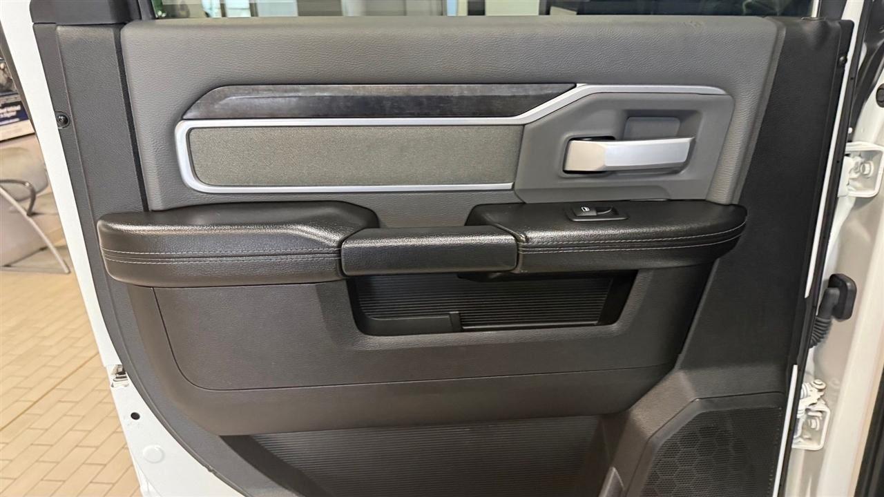 RAM 3500 Big Horn Crew Cab SWB 4WD 2022