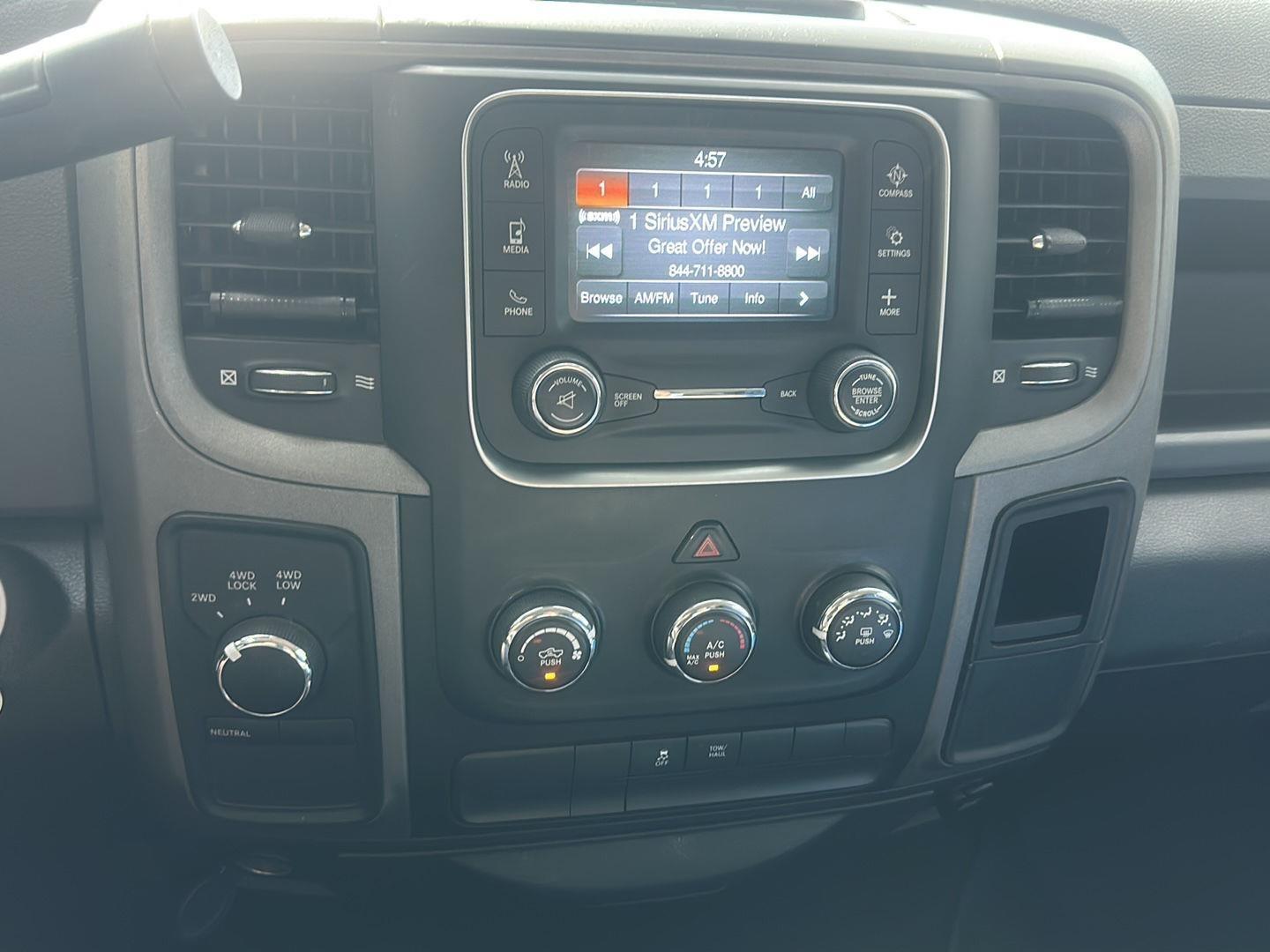 RAM 1500 Tradesman Crew Cab SWB 4WD 2015