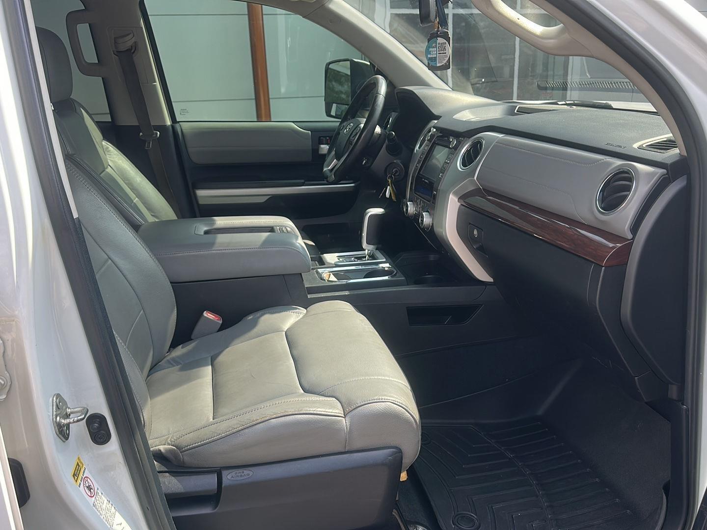 Toyota Tundra Limited 5.7L Double Cab 4WD 2014