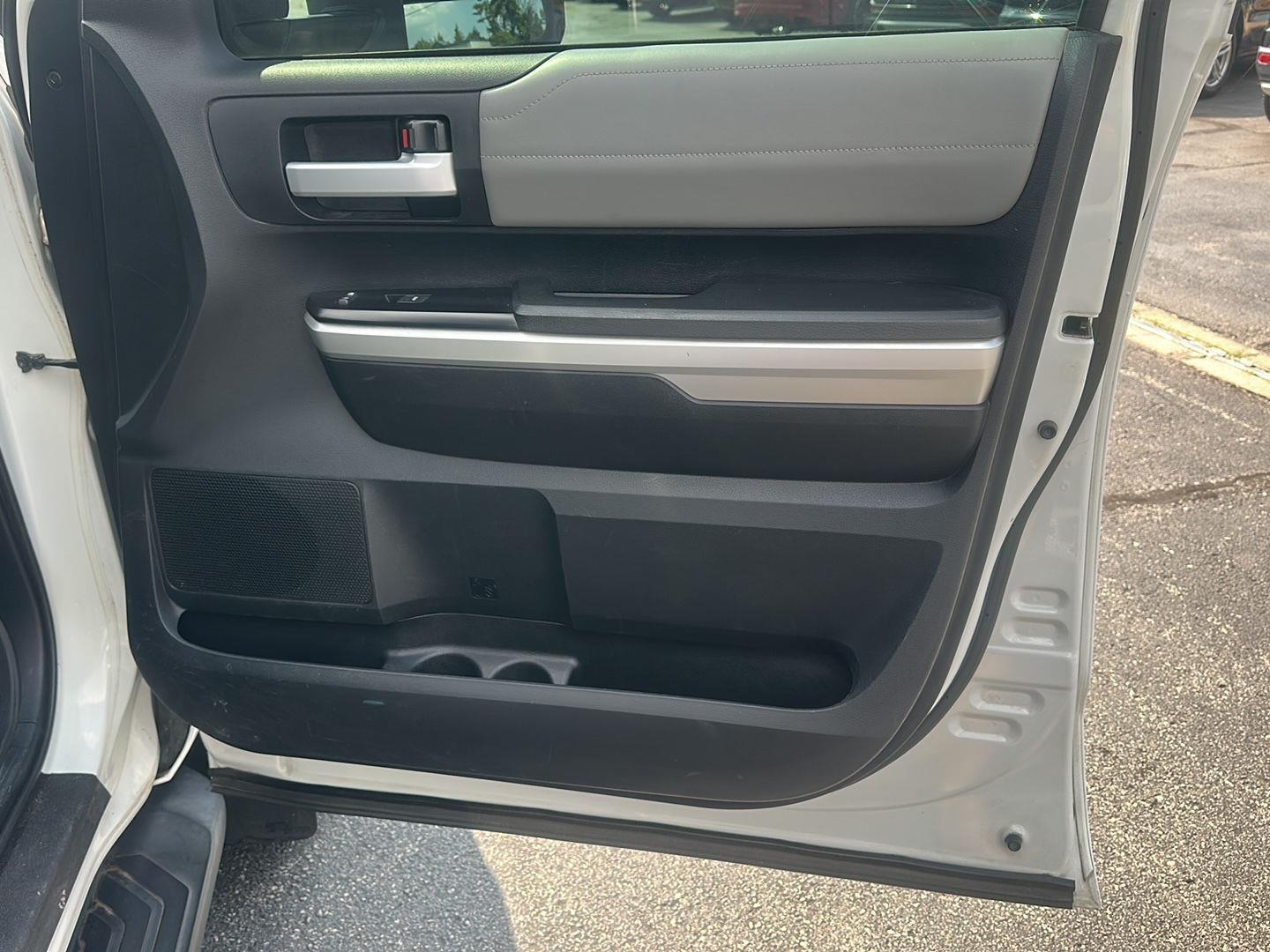 Toyota Tundra Limited 5.7L Double Cab 4WD 2014